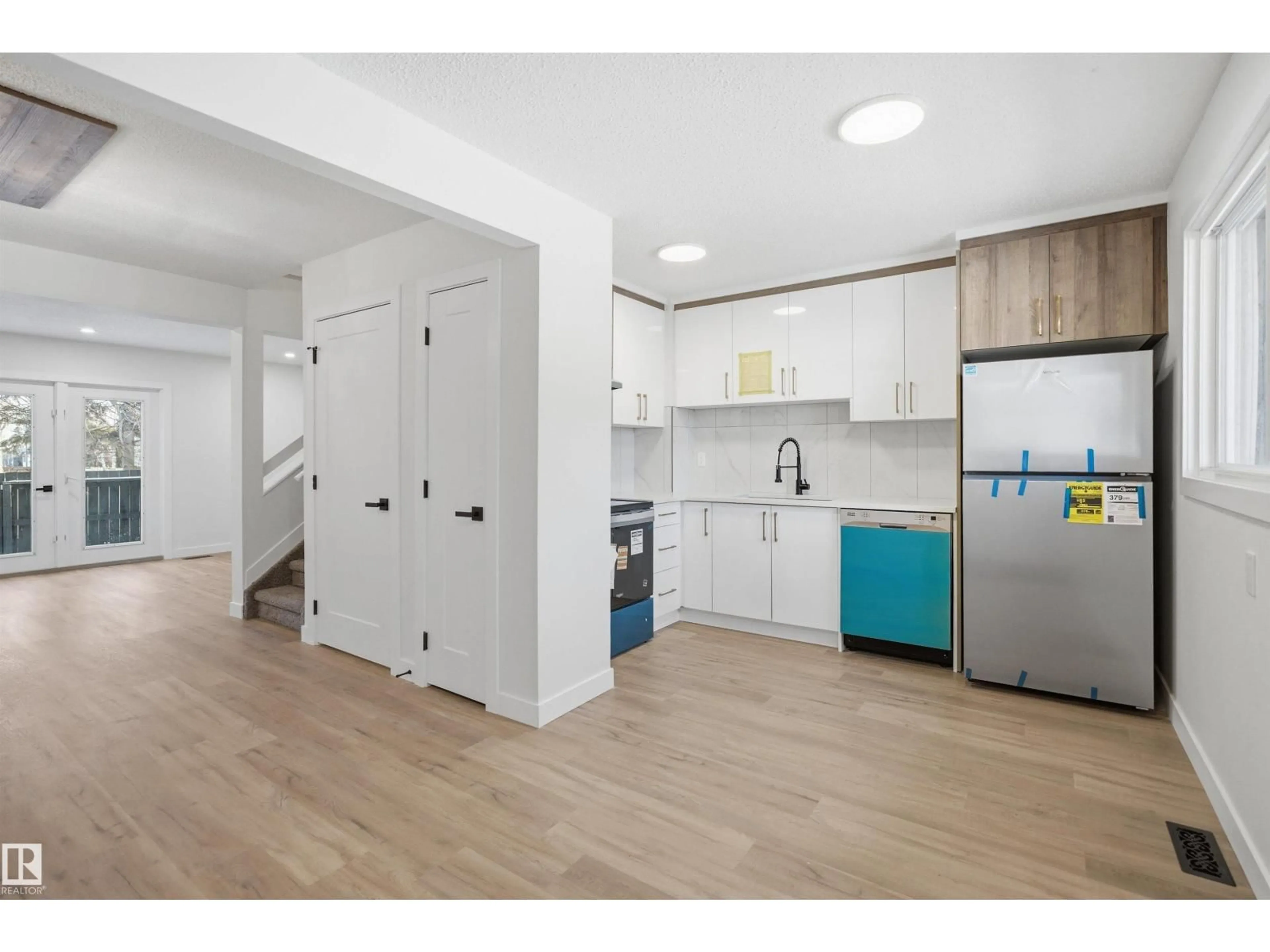 Unknown for 1706 37 ST, Edmonton Alberta T6L2R7