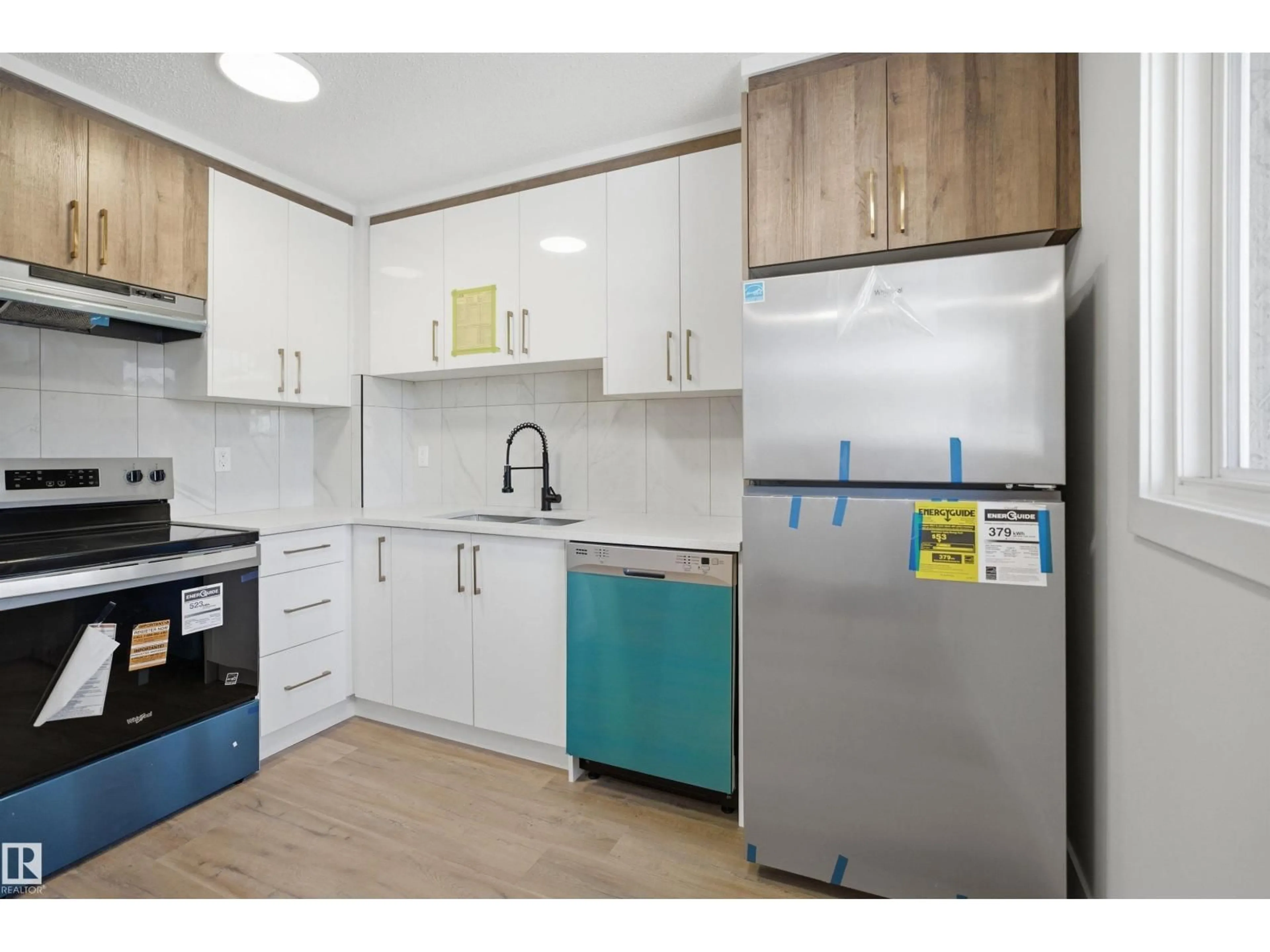 Standard kitchen, unknown for 1706 37 ST, Edmonton Alberta T6L2R7