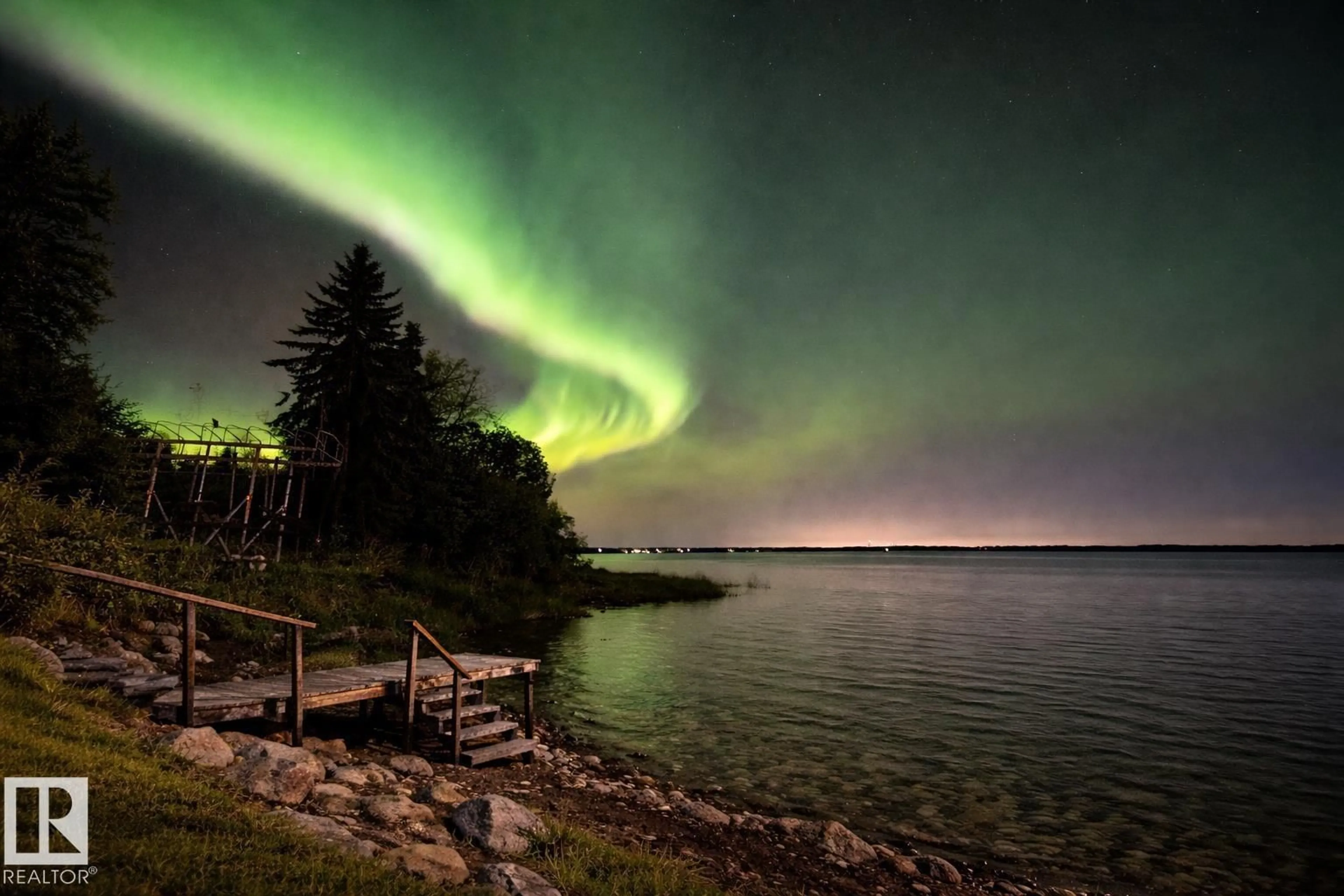 Blurry image for 707 7 ST, Rural Lac Ste. Anne County Alberta T0E1V0