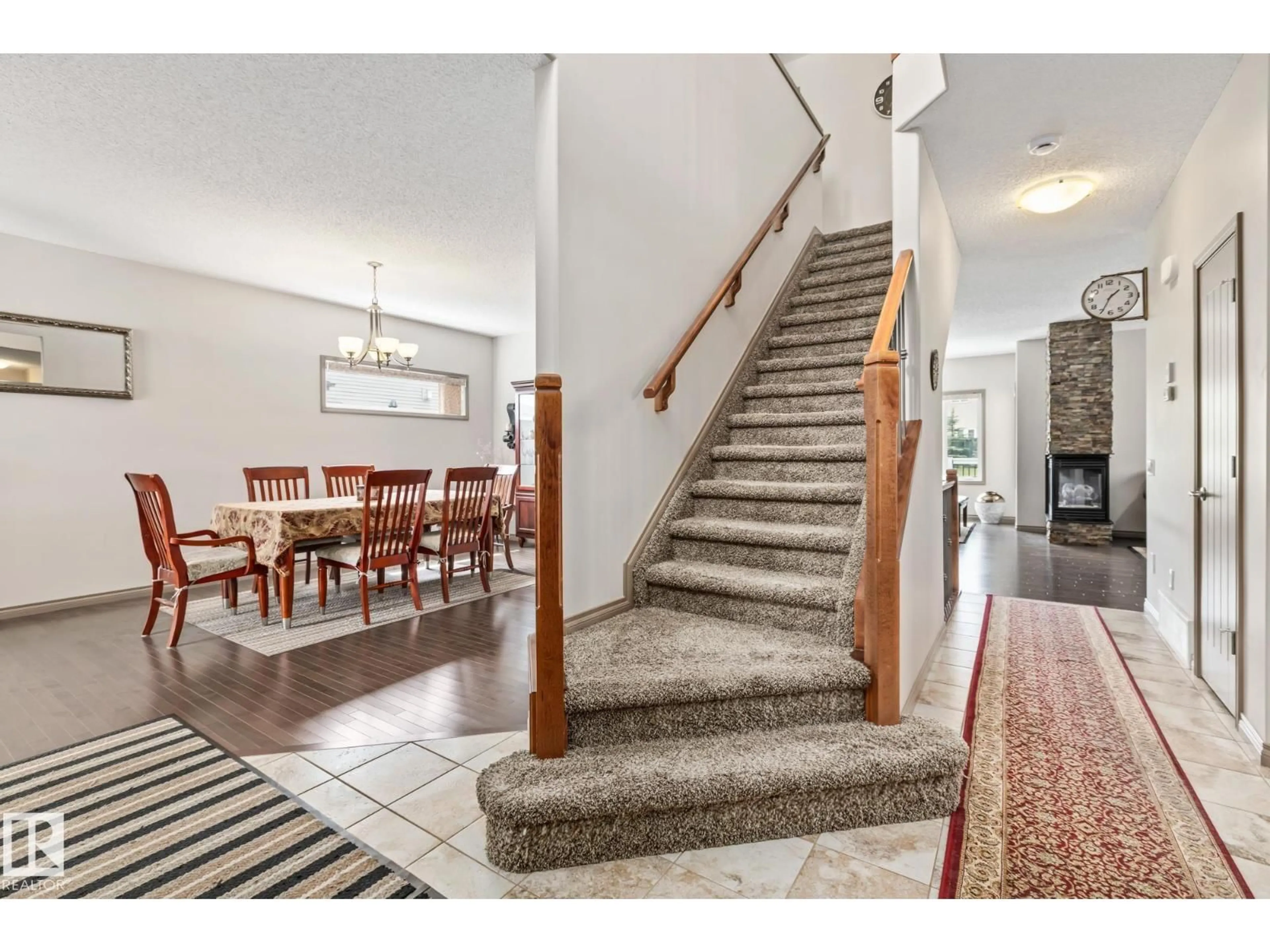 Unknown for 9520 206 ST, Edmonton Alberta T5T4P1