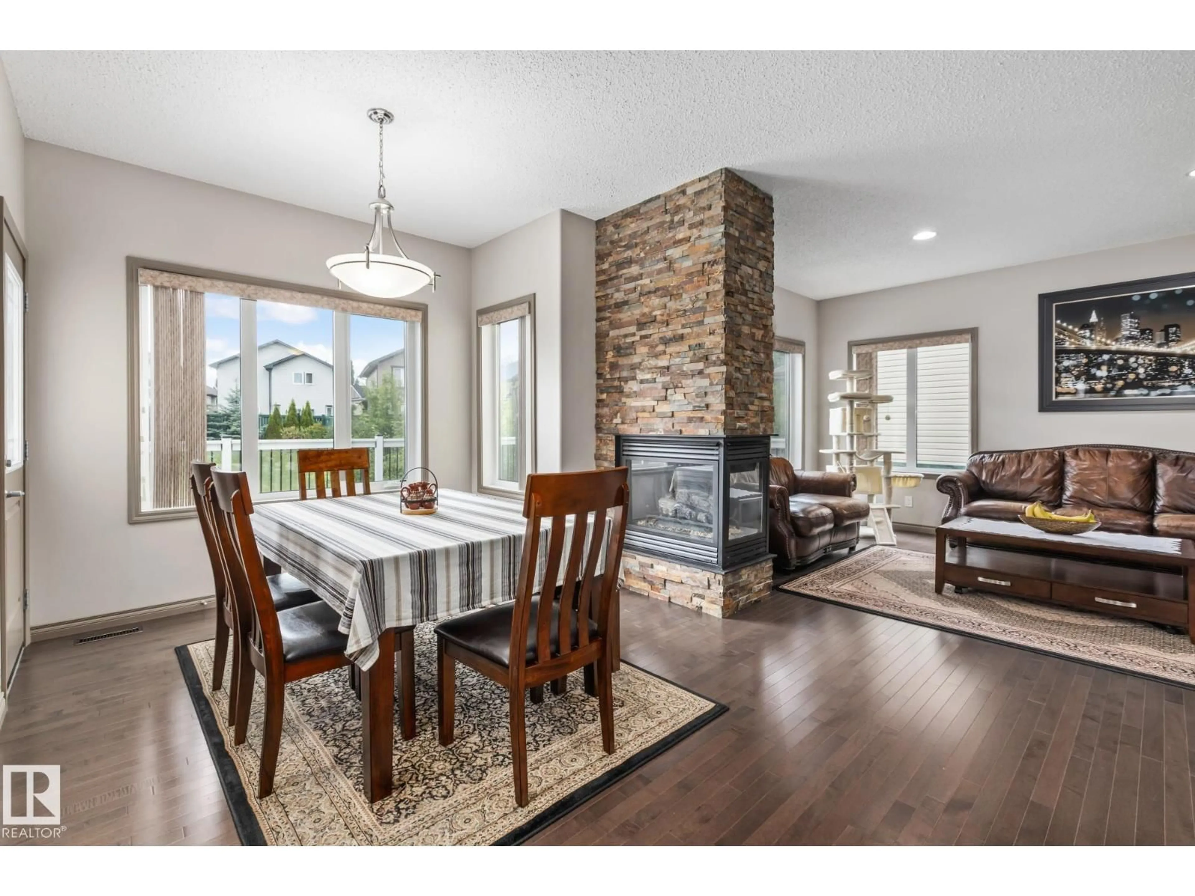 Unknown for 9520 206 ST, Edmonton Alberta T5T4P1