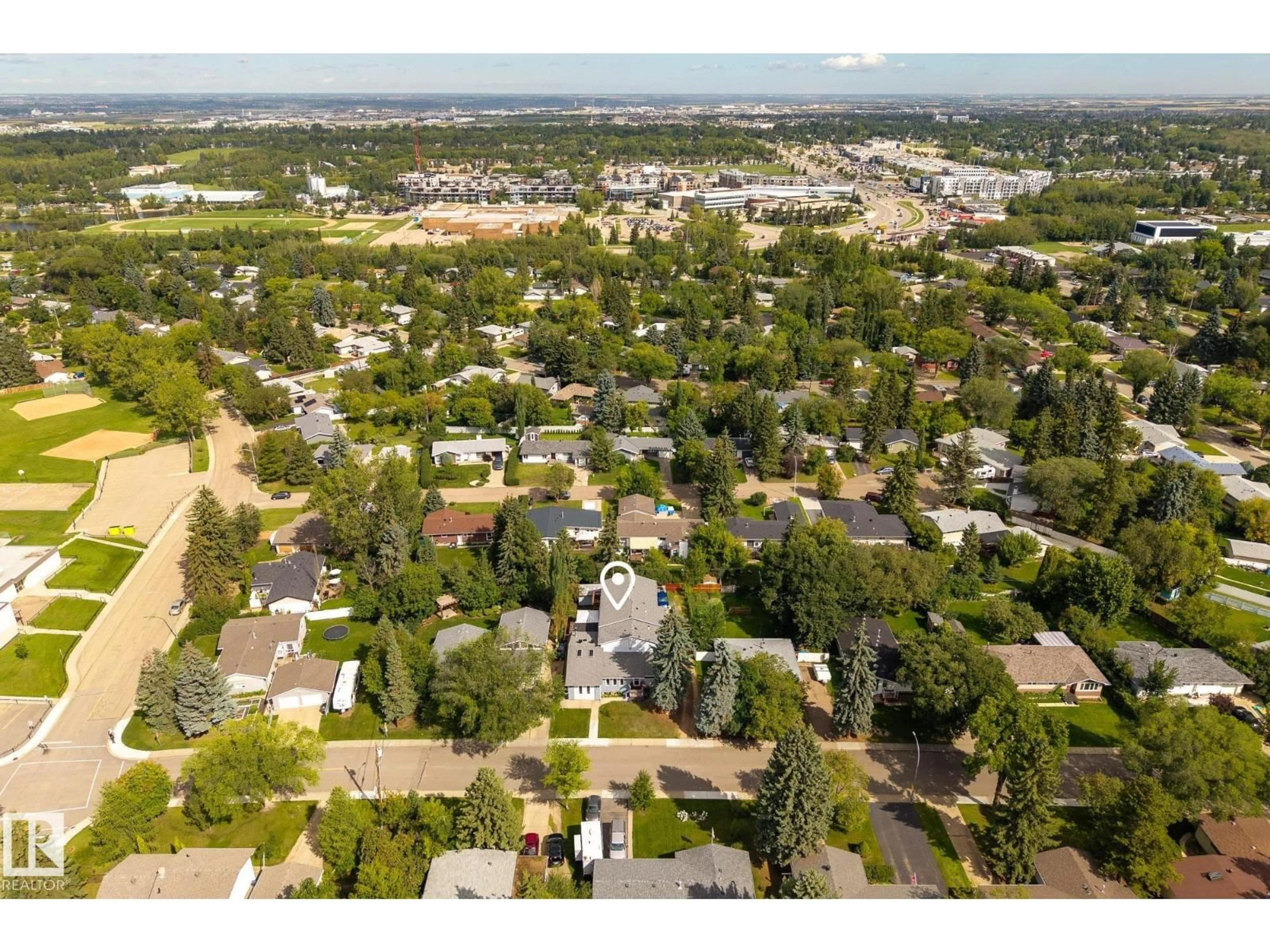 A pic from outside/outdoor area/front of a property/back of a property/a pic from drone, street for 127 PINE ST, Sherwood Park Alberta T8A1G9