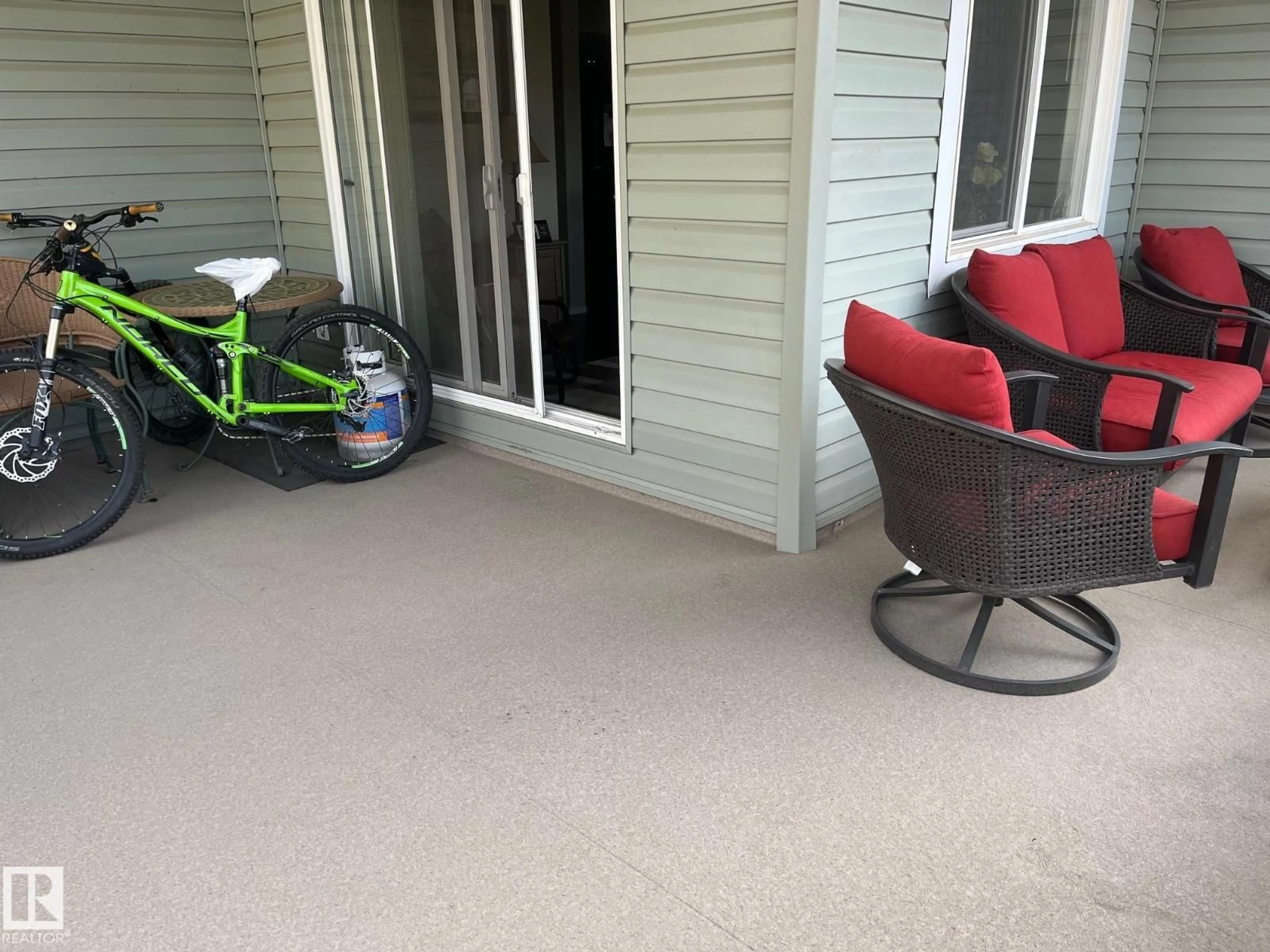 Patio, street for 246 WOODS MERE, Fort Saskatchewan Alberta T8L4N9