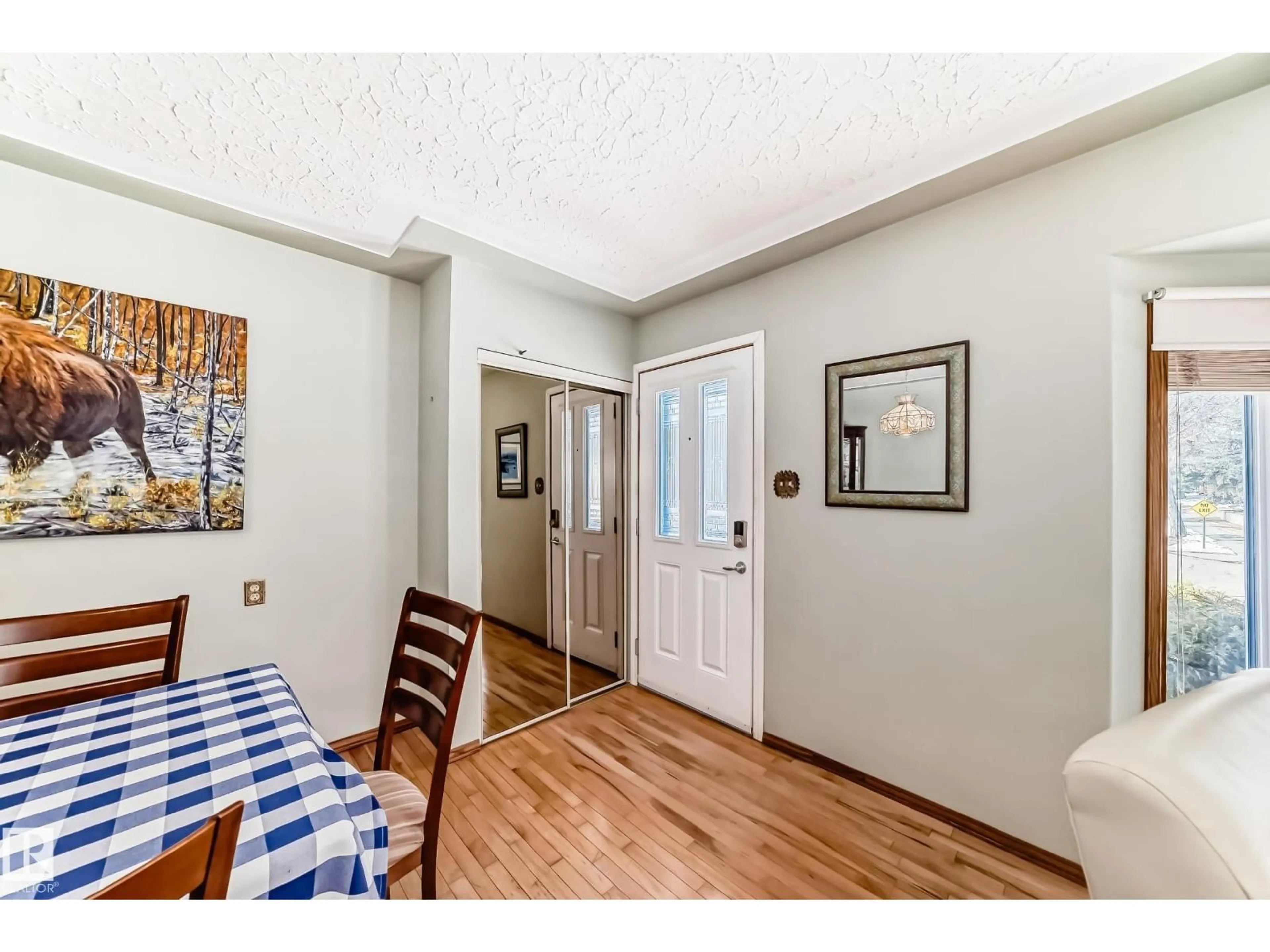 Indoor entryway for 10927 146 ST, Edmonton Alberta T5N3A8