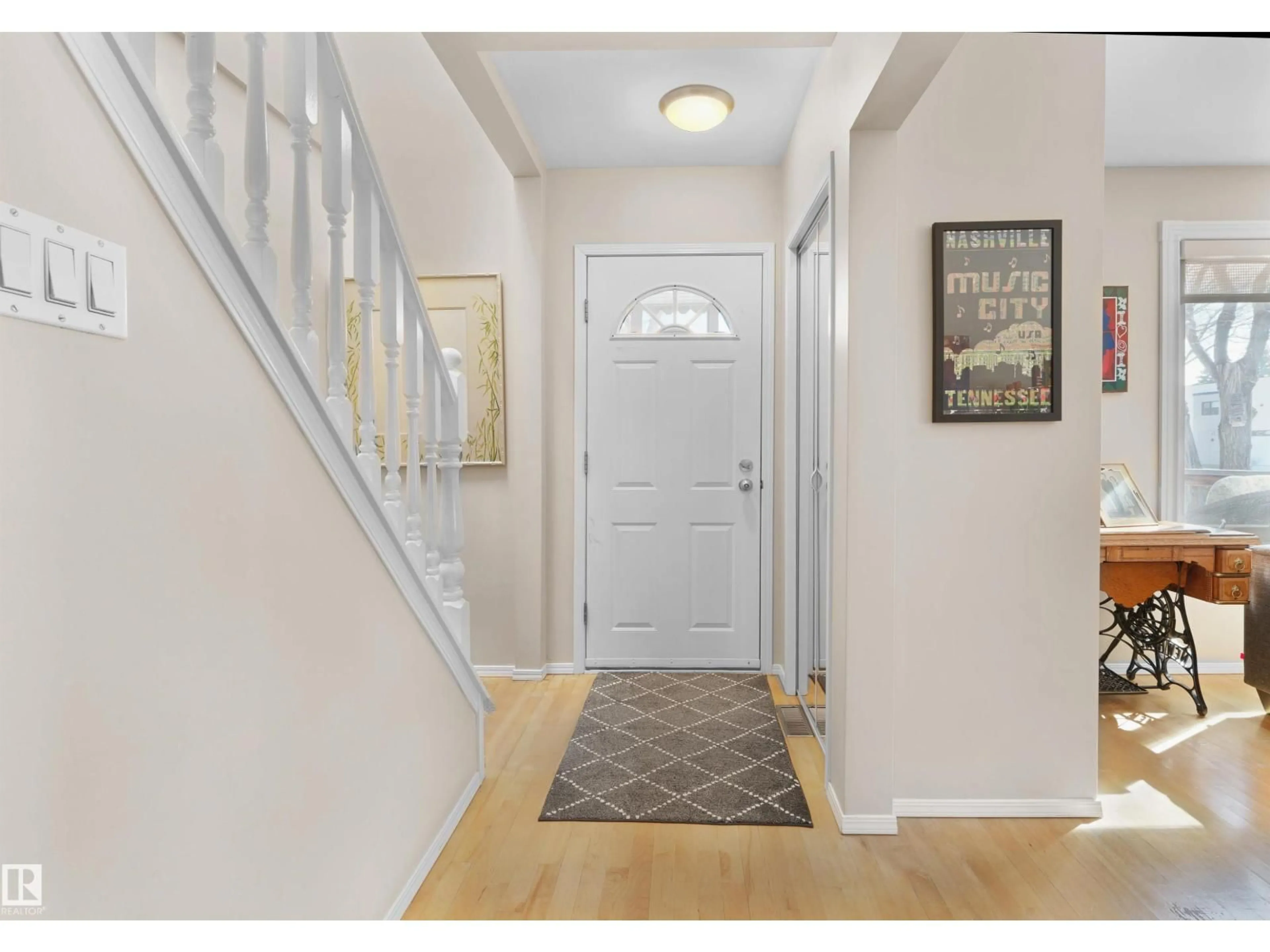 Indoor entryway for 9708 146 ST, Edmonton Alberta T5N2Z4