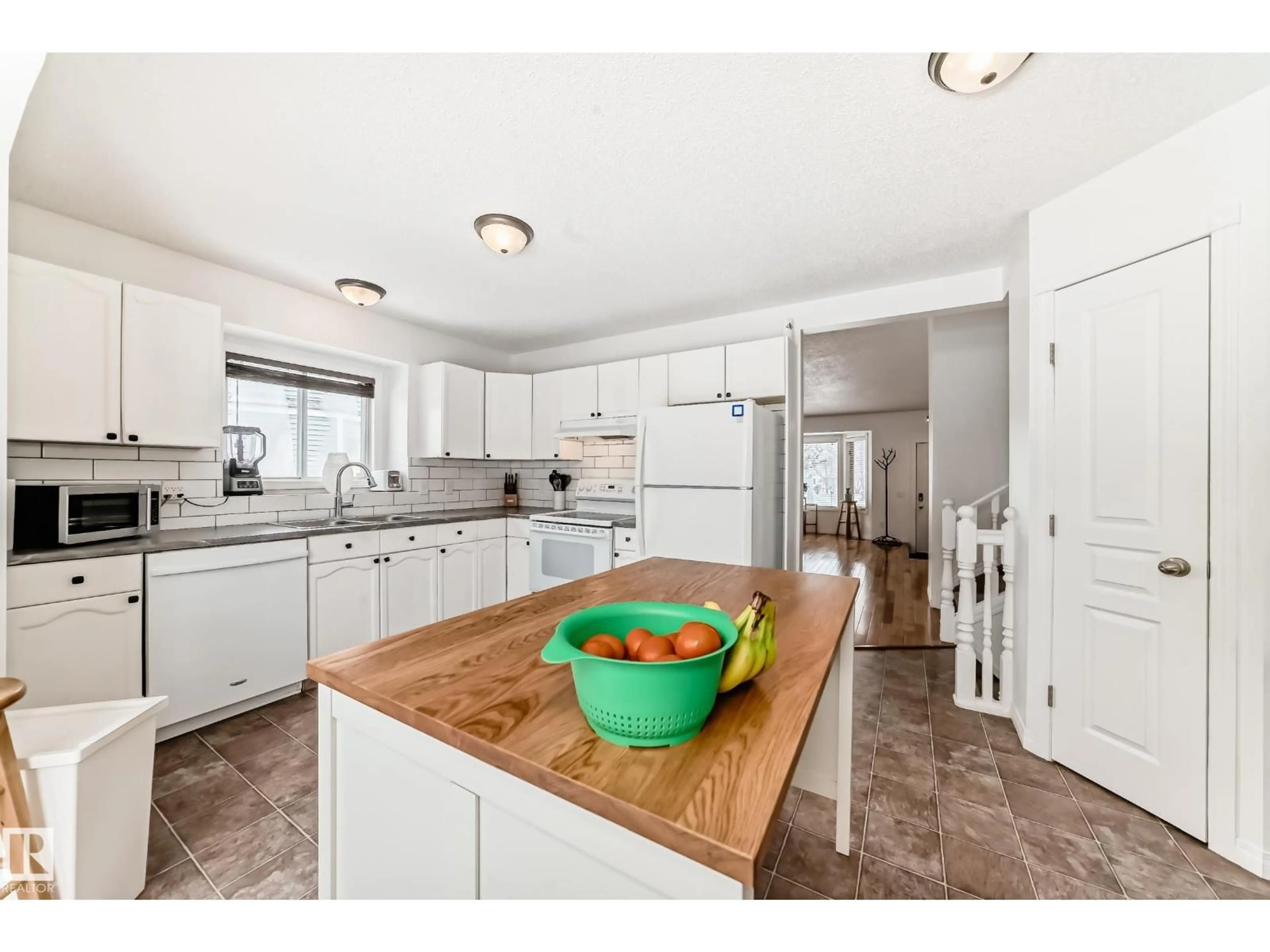Open concept kitchen, unknown for 5 DILLON PL, St. Albert Alberta T8N4R2
