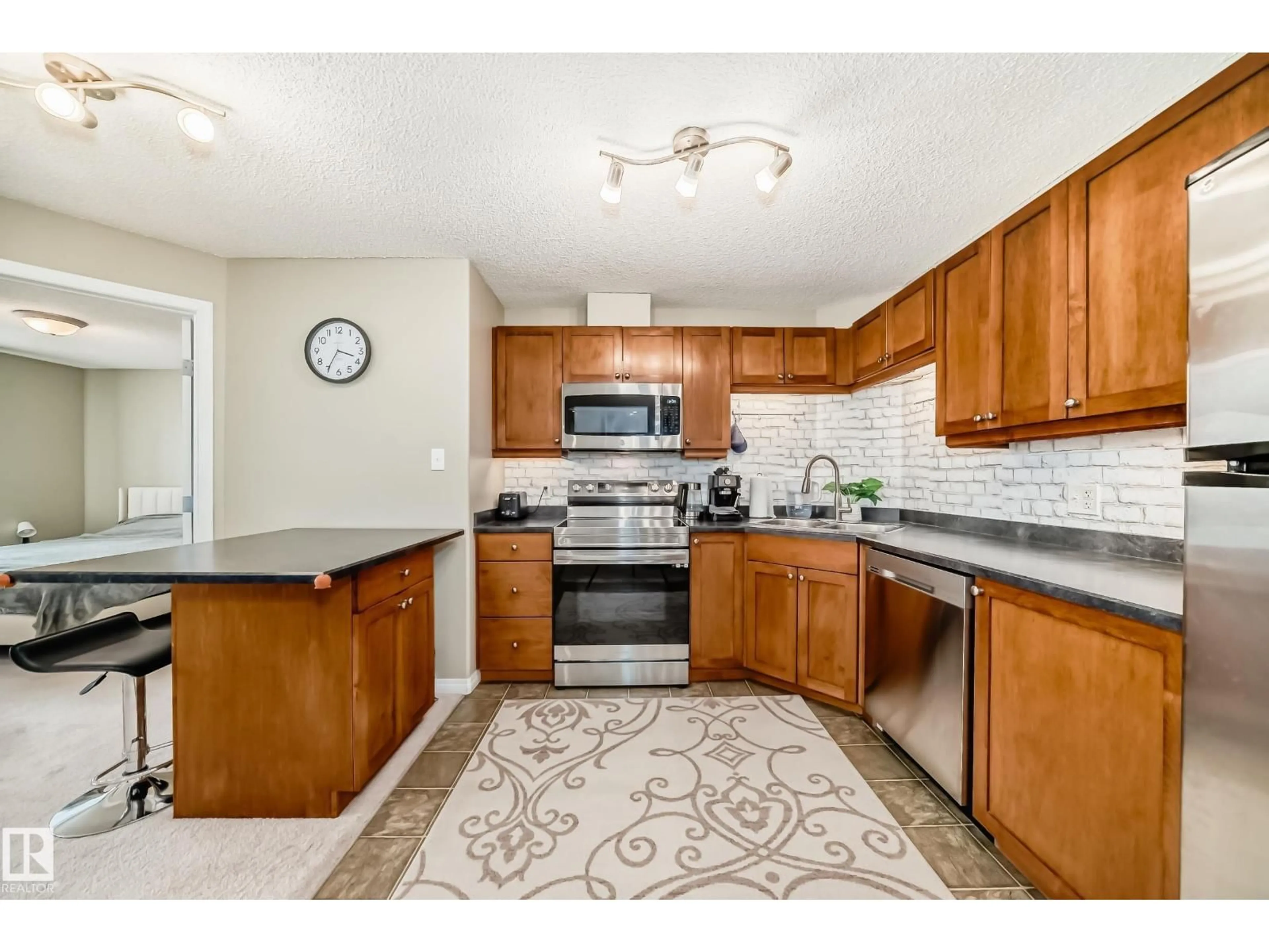 Standard kitchen, ceramic/tile floor for 1309 SOUTH TERWILLEGAR DR, Edmonton Alberta T6R0E1