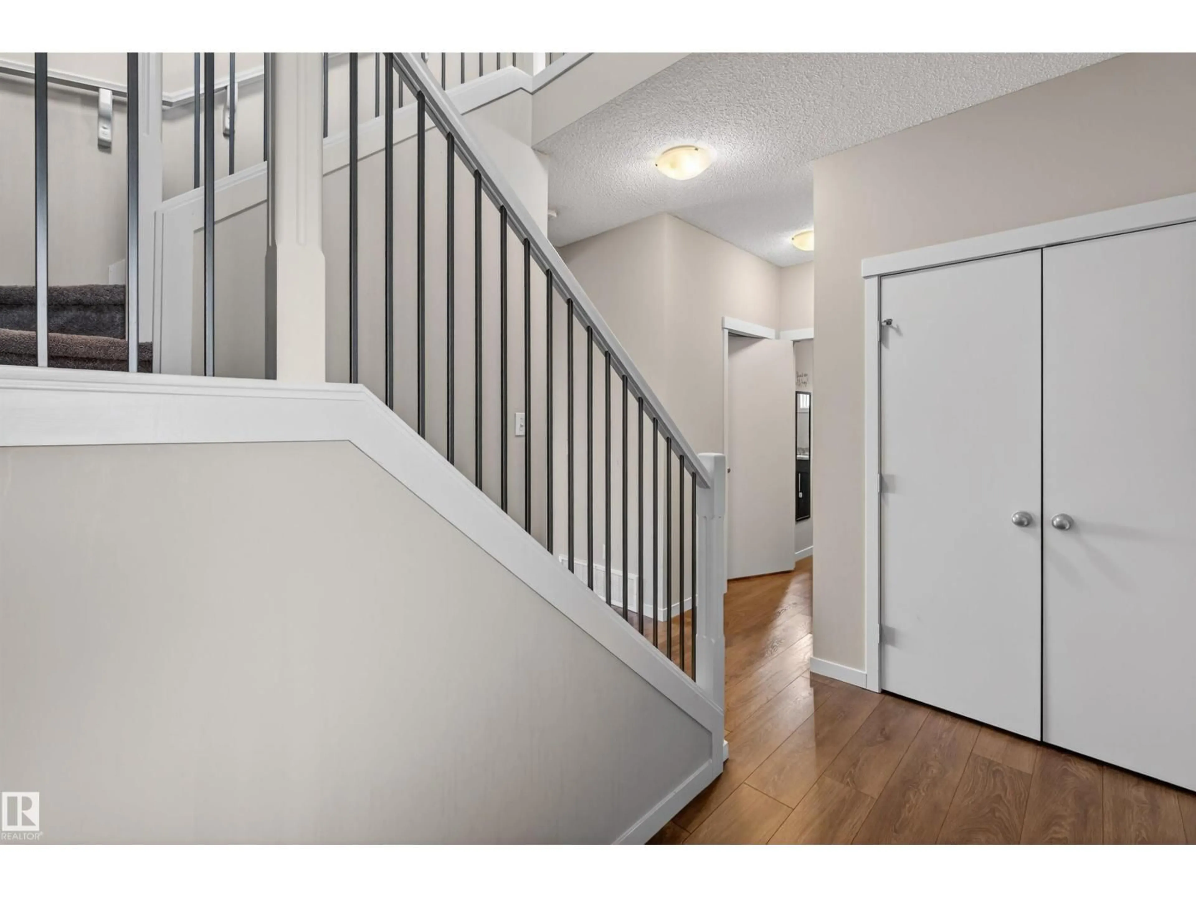 Indoor entryway for 4723 ALWOOD BEND, Edmonton Alberta T6W3A2