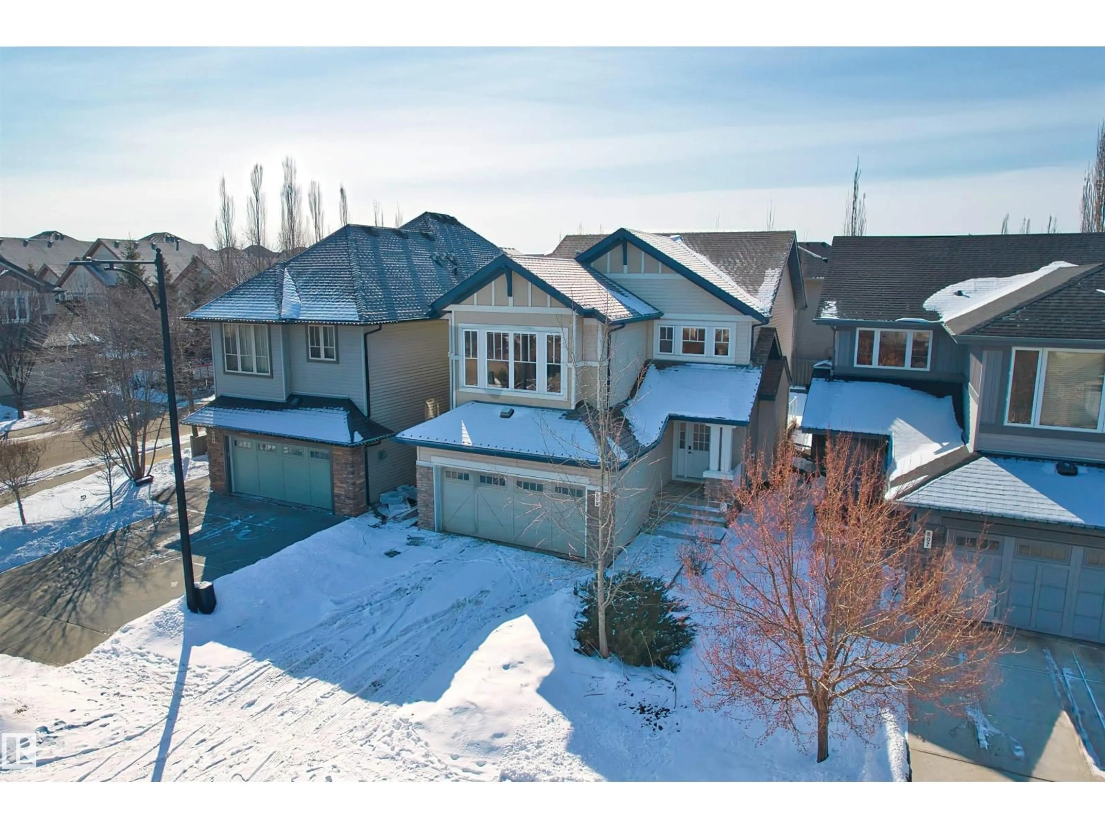 A pic from outside/outdoor area/front of a property/back of a property/a pic from drone, street for SW - 805 ARMITAGE WD, Edmonton Alberta T6W0H3