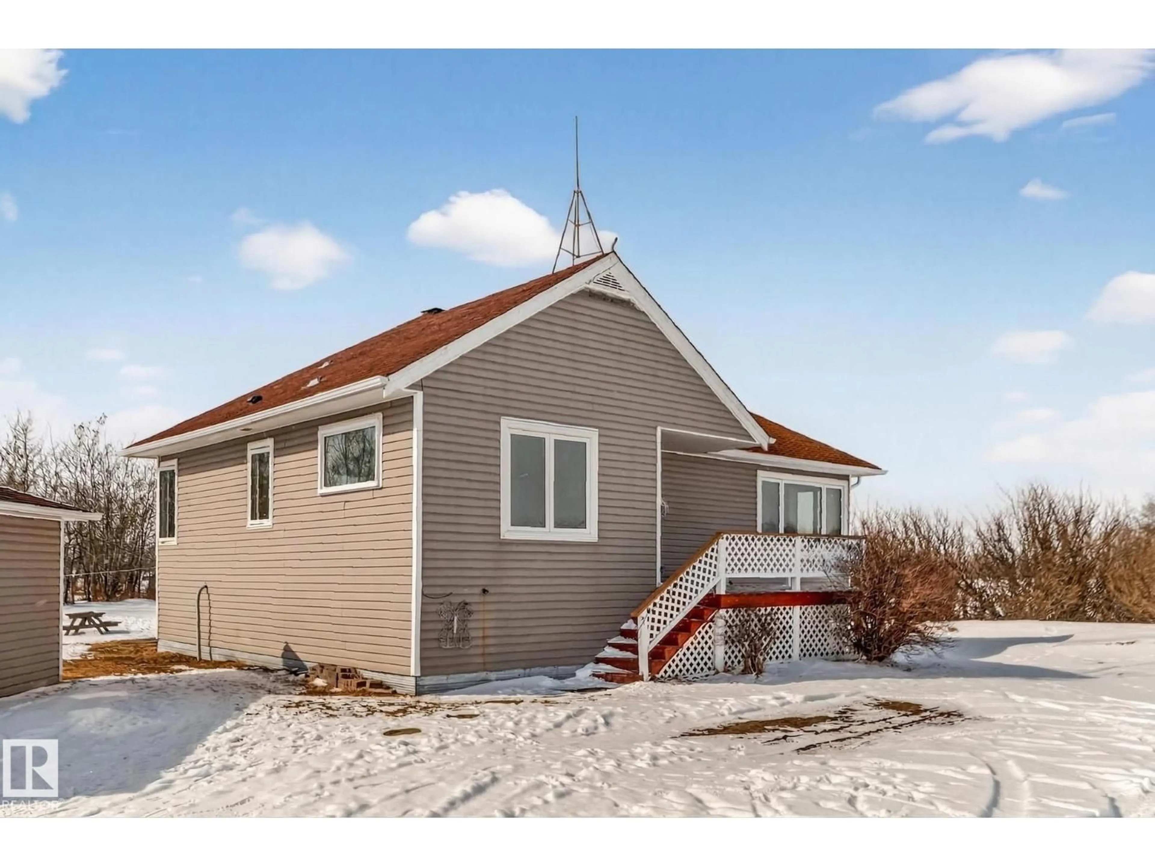 Home with vinyl exterior material, building for 160068 TWP 531, Rural Lamont County Alberta T0B3H0