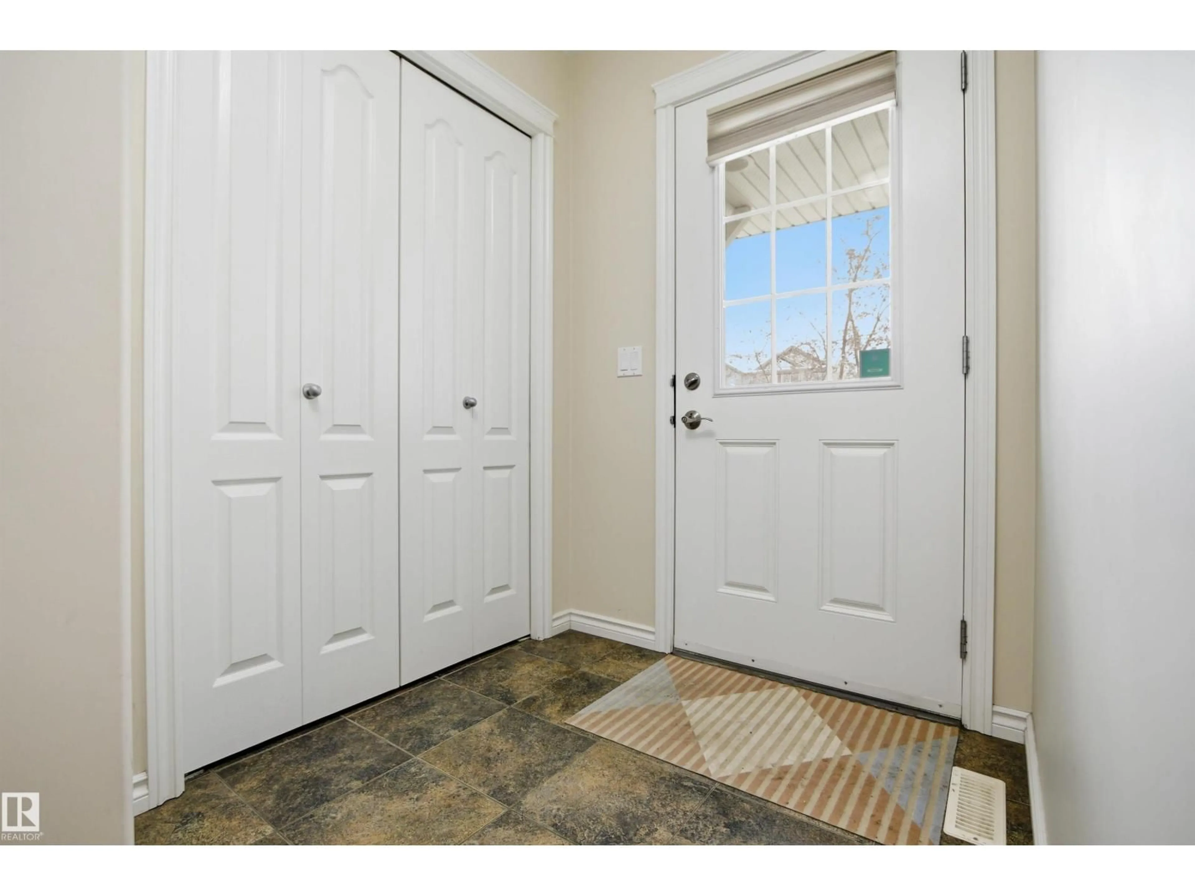 Indoor entryway for SW - 1712 64 ST, Edmonton Alberta T6X0M8