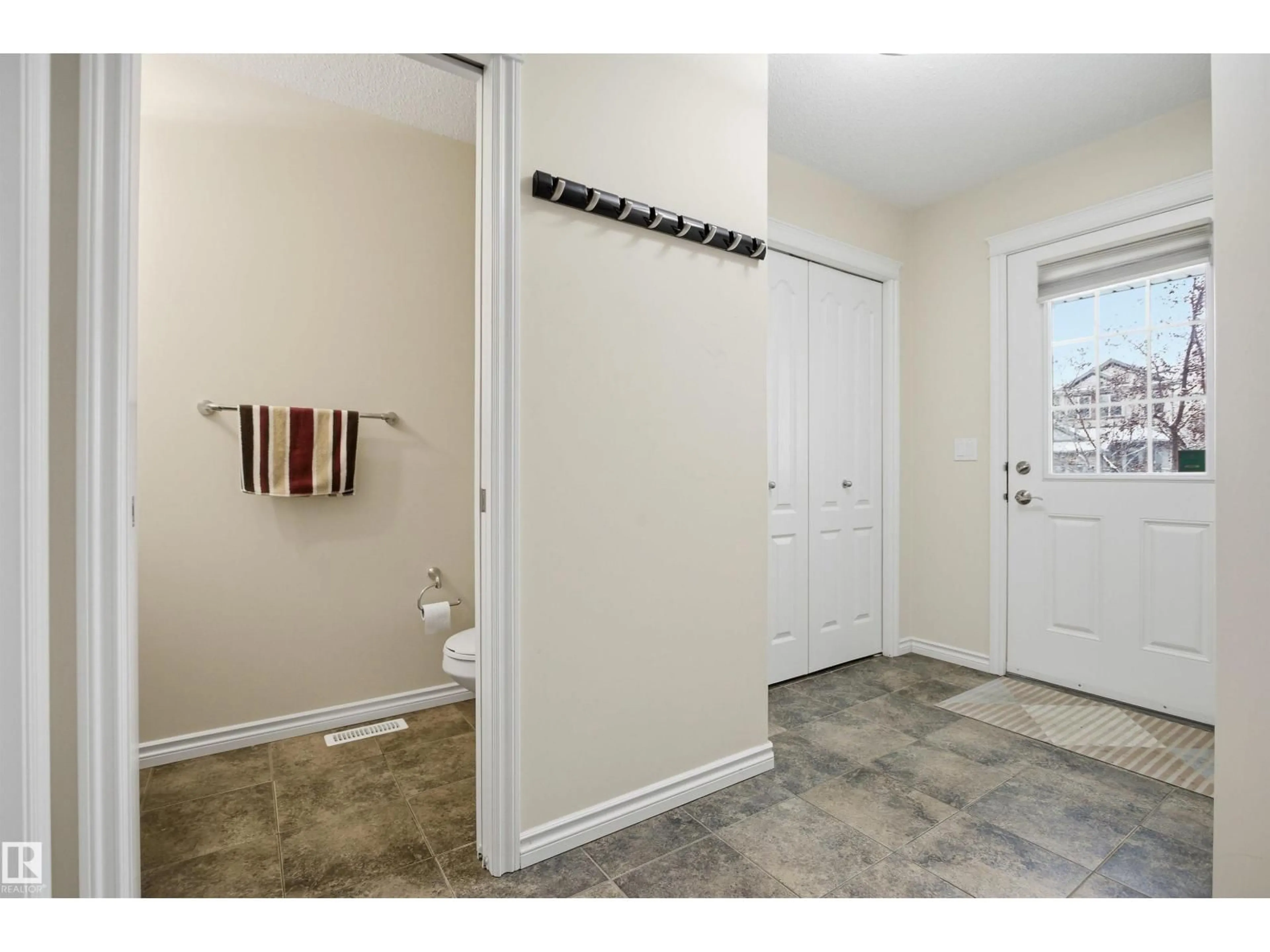 Indoor entryway for SW - 1712 64 ST, Edmonton Alberta T6X0M8