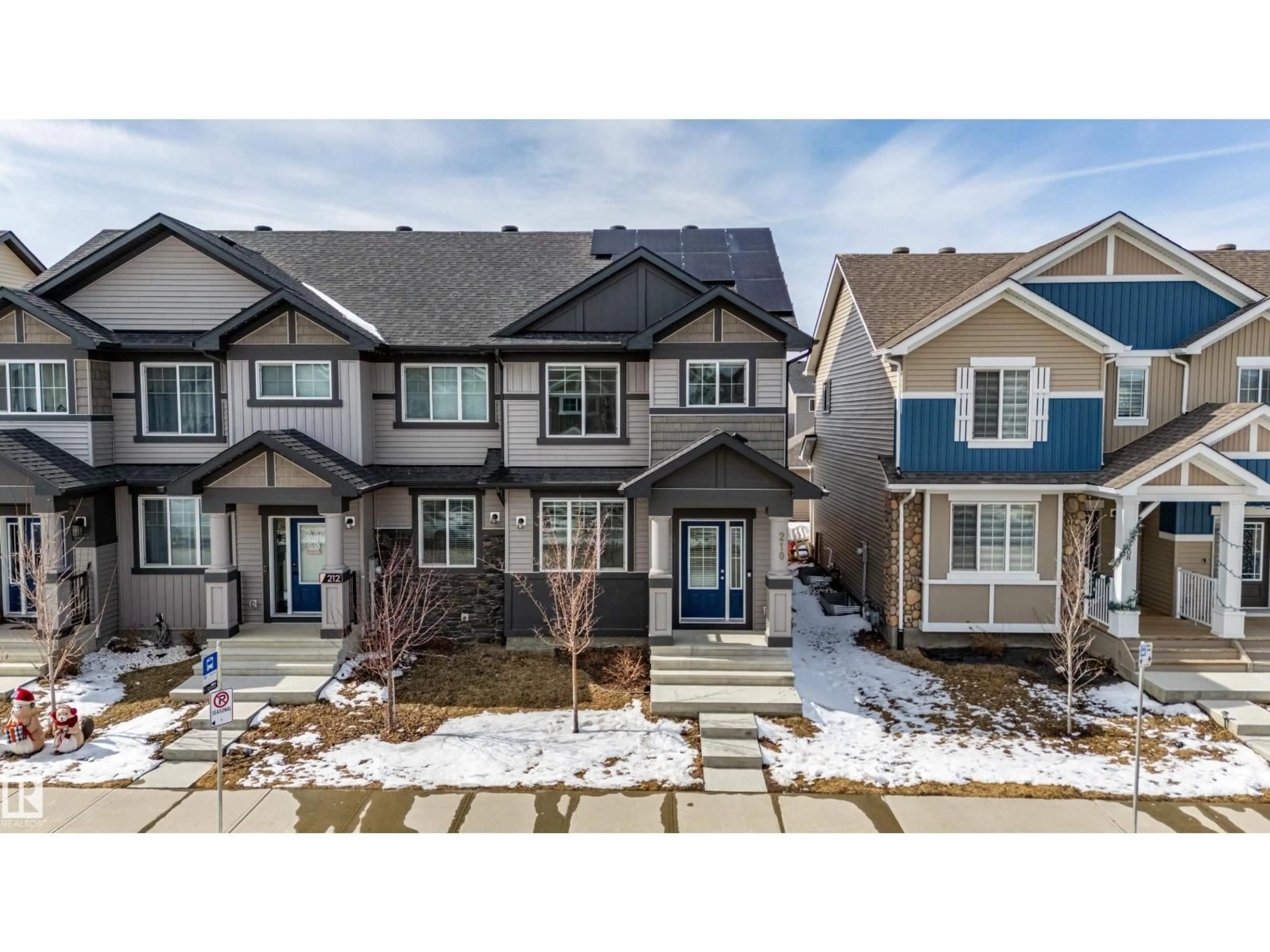 A pic from outside/outdoor area/front of a property/back of a property/a pic from drone, unknown for 210 DESROCHERS BV, Edmonton Alberta T6W4N2