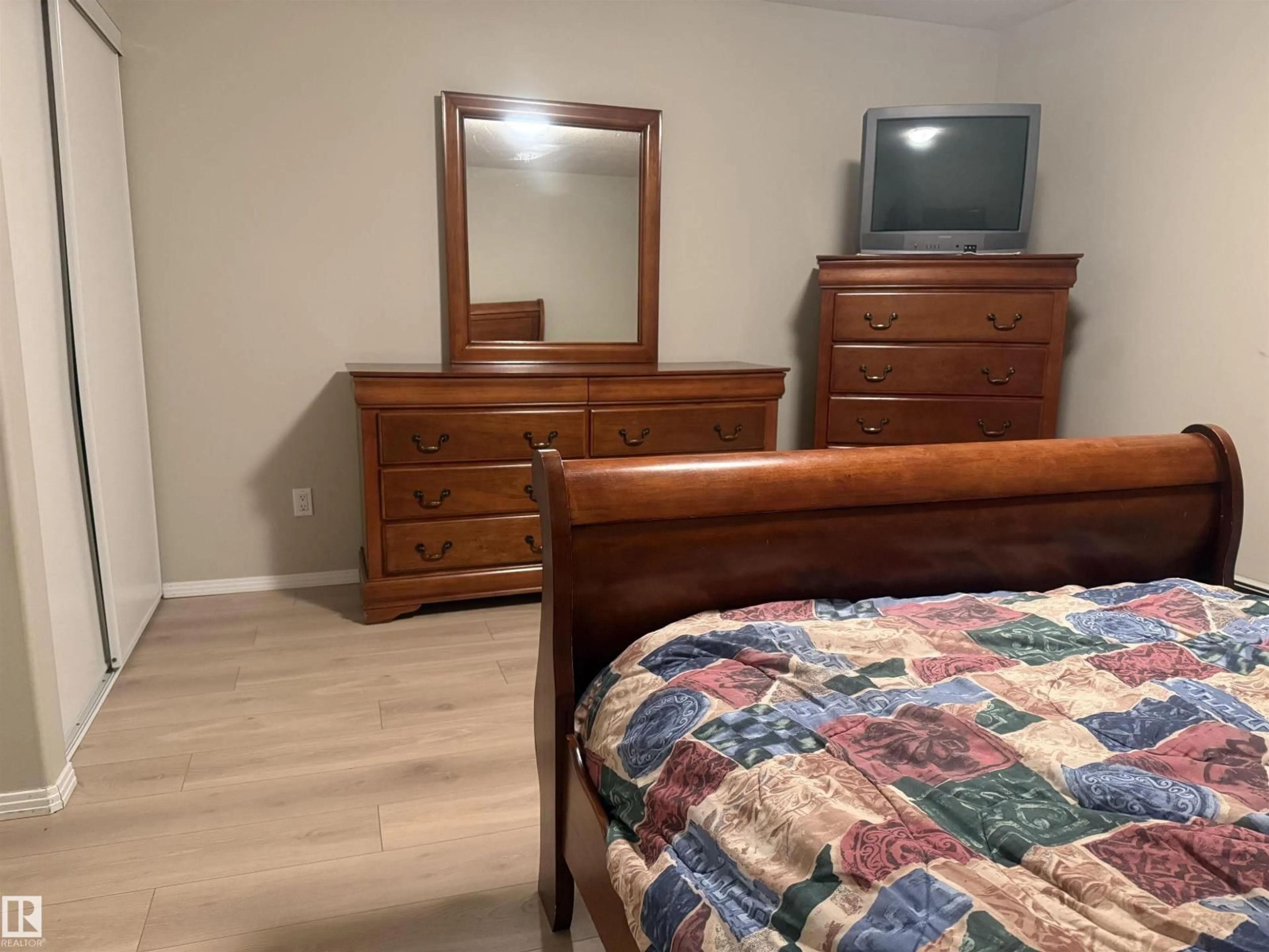 A pic of a room for 592 - 315 HOOKE RD NW, Edmonton Alberta T5A5H2