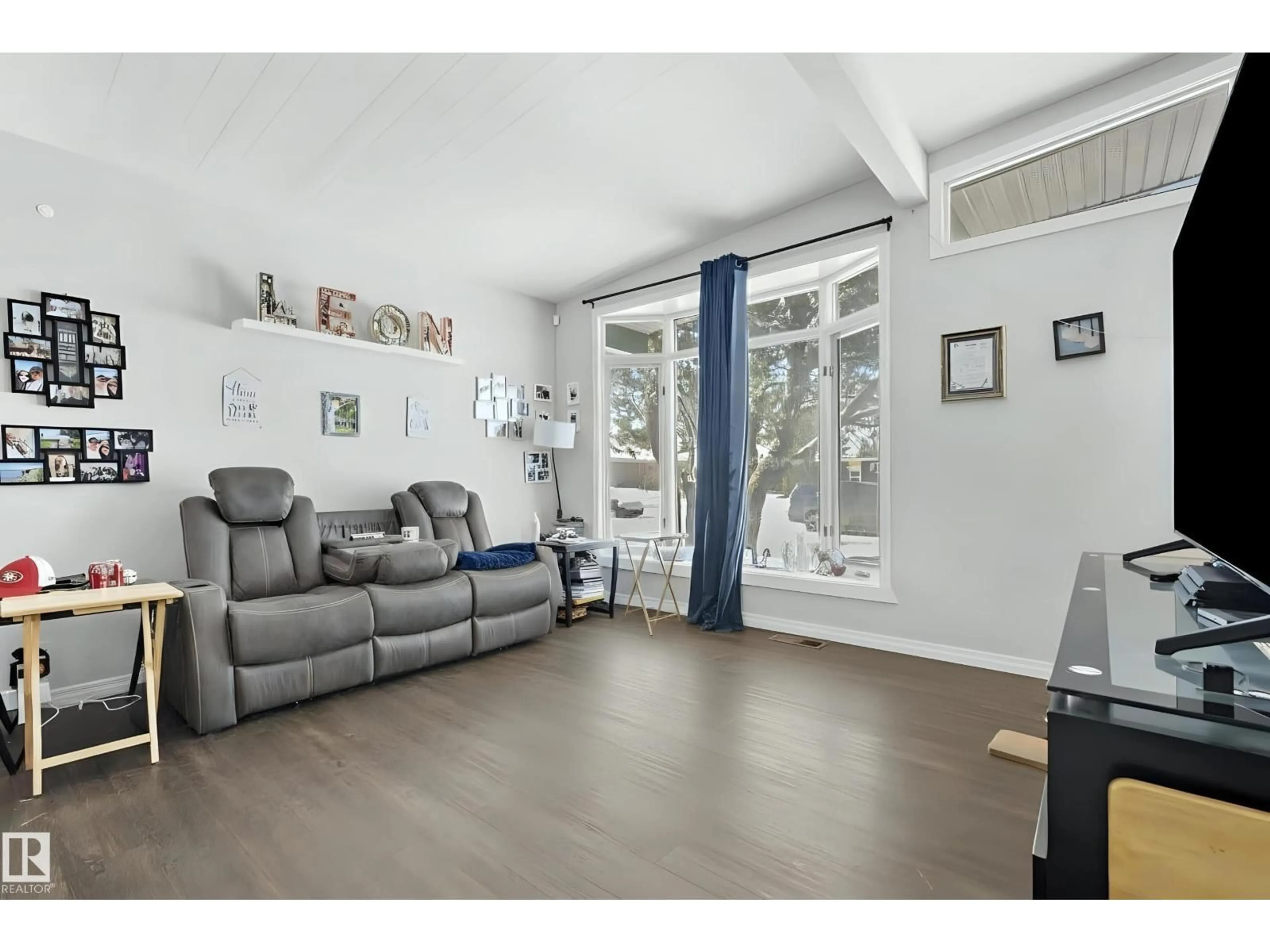 A pic of a room for 9043 52 ST, Edmonton Alberta T6B1G1