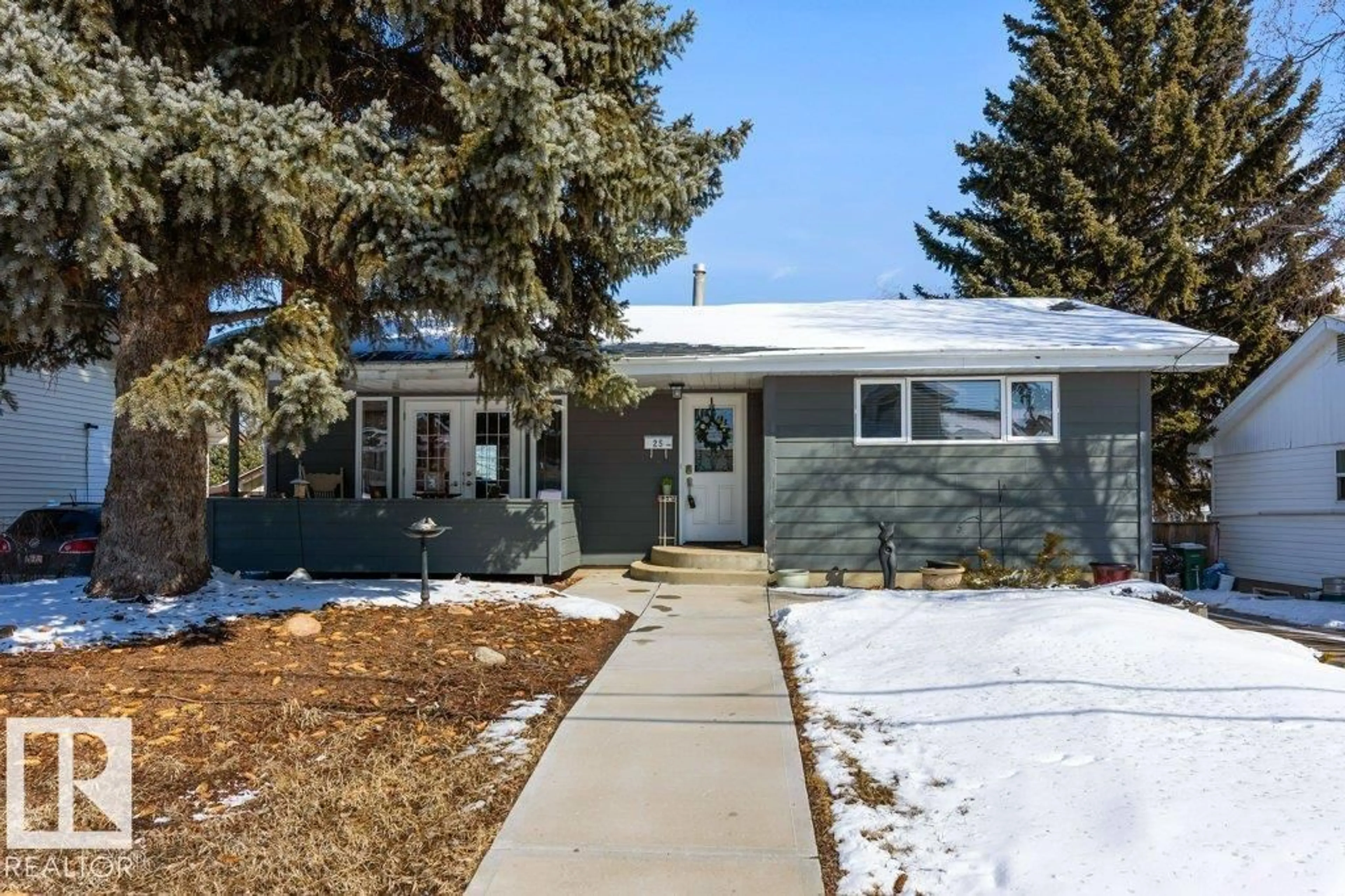 Home with vinyl exterior material, street for 25 MOUNT ROYAL DR, St. Albert Alberta T8N1J3