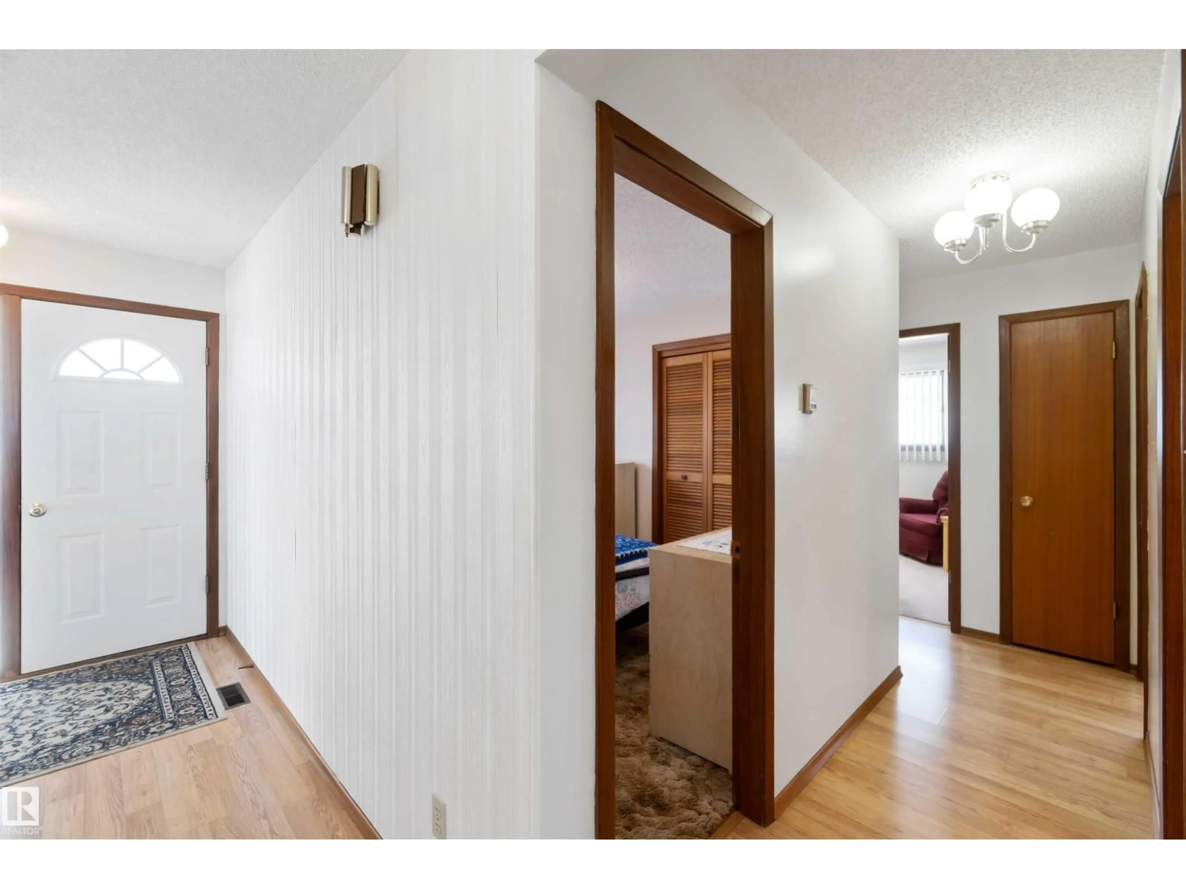 Indoor entryway for 4823 46 ST, Redwater Alberta T0A2W0