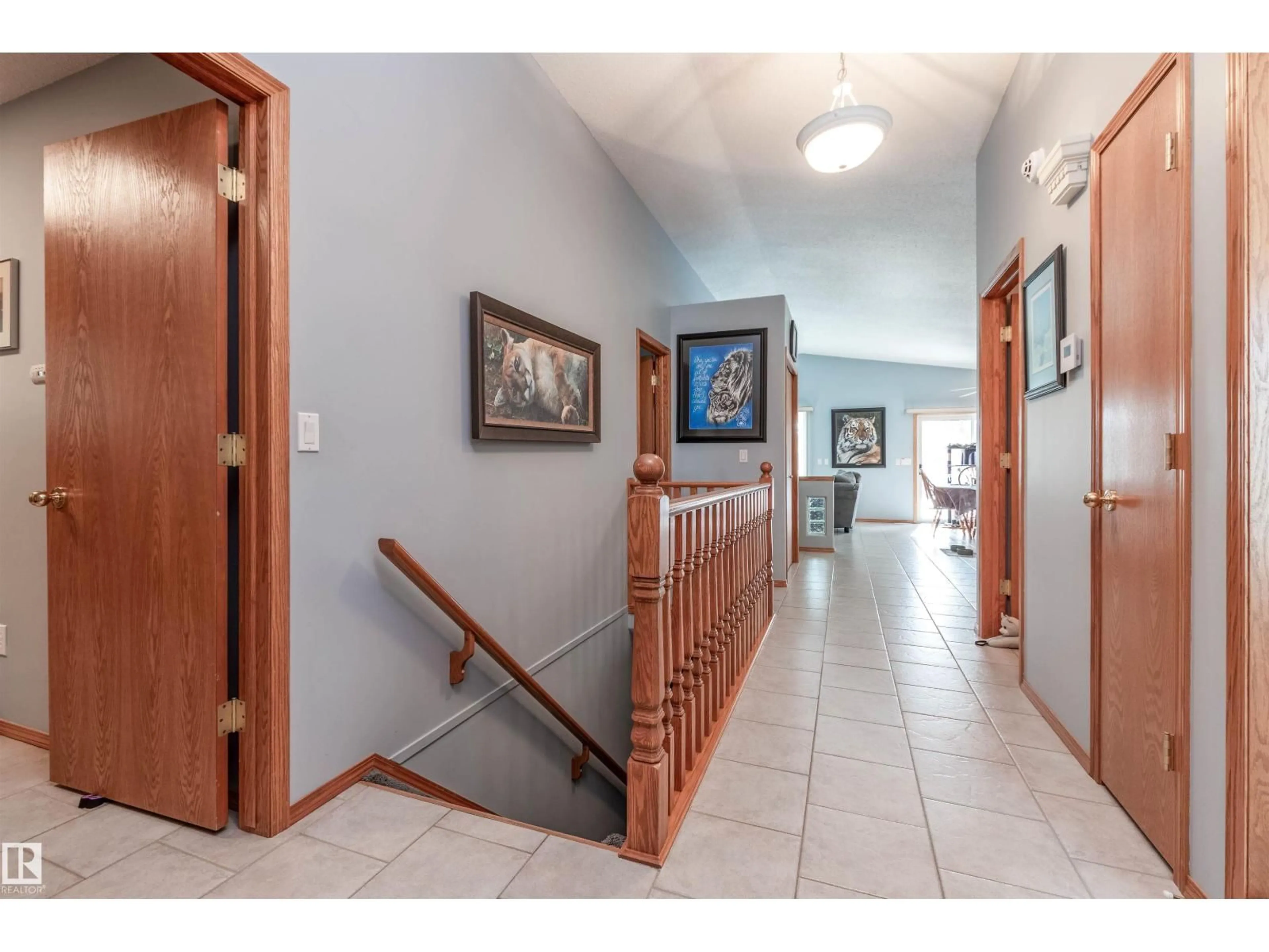 Indoor foyer for NW - 6247 162B AV, Edmonton Alberta T5Y2S1