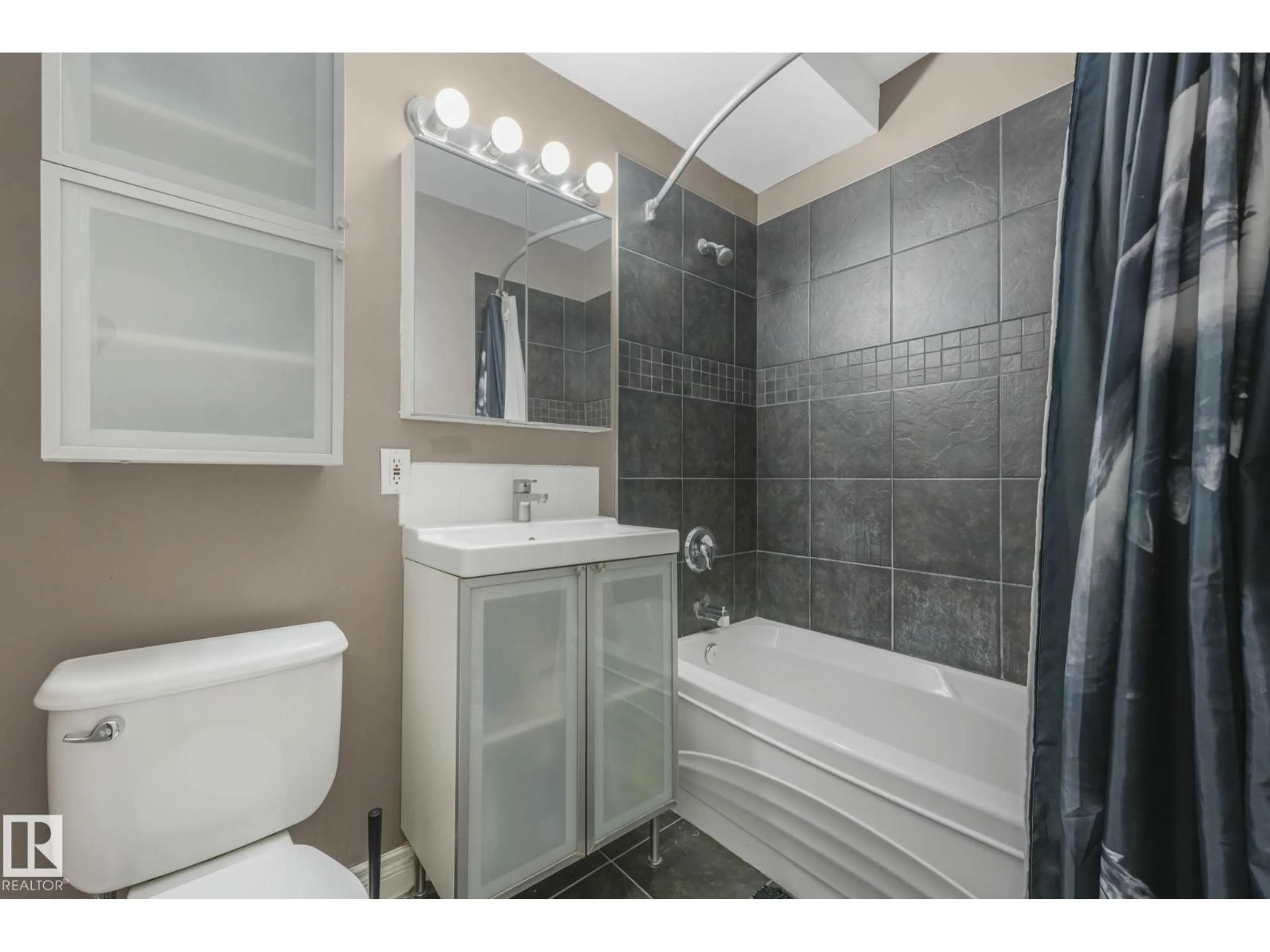 Standard bathroom, ceramic/tile floor for #4 - 9835 82 AV, Edmonton Alberta T6E1Y7