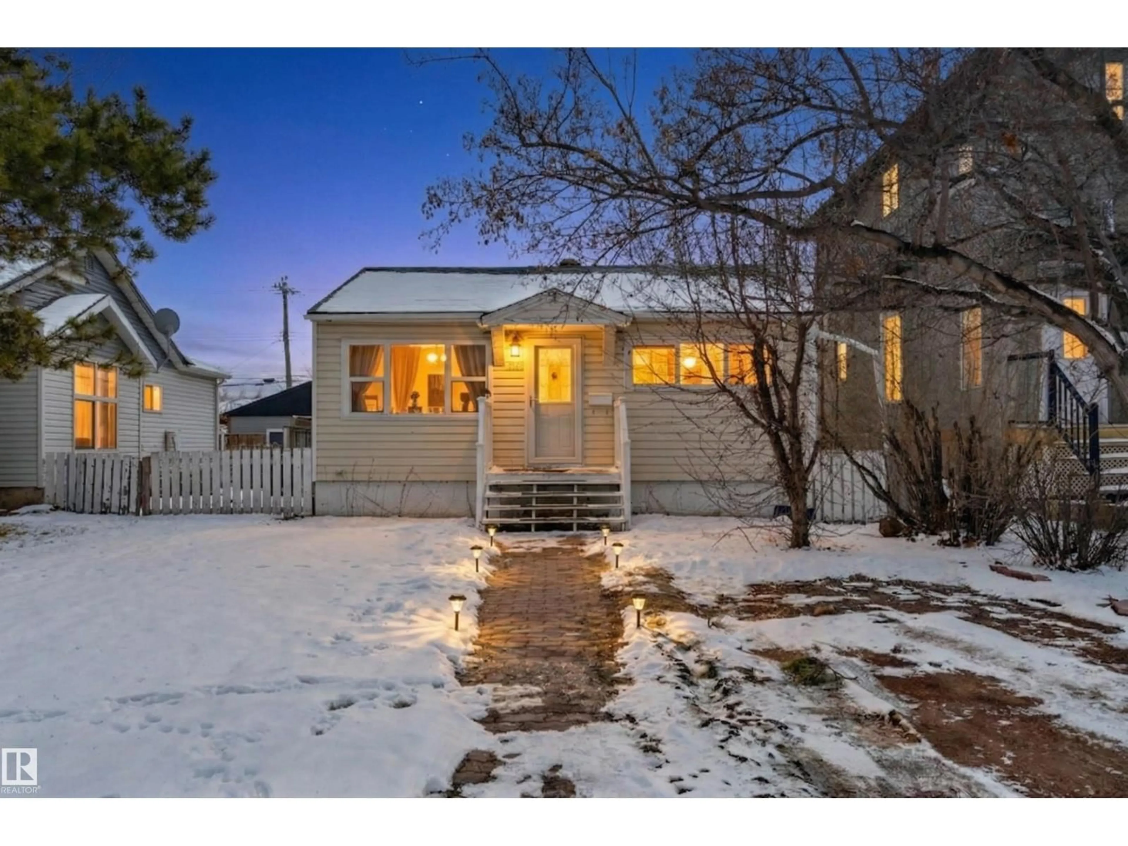 A pic from outside/outdoor area/front of a property/back of a property/a pic from drone, street for 7449 83 AV, Edmonton Alberta T6B0G8