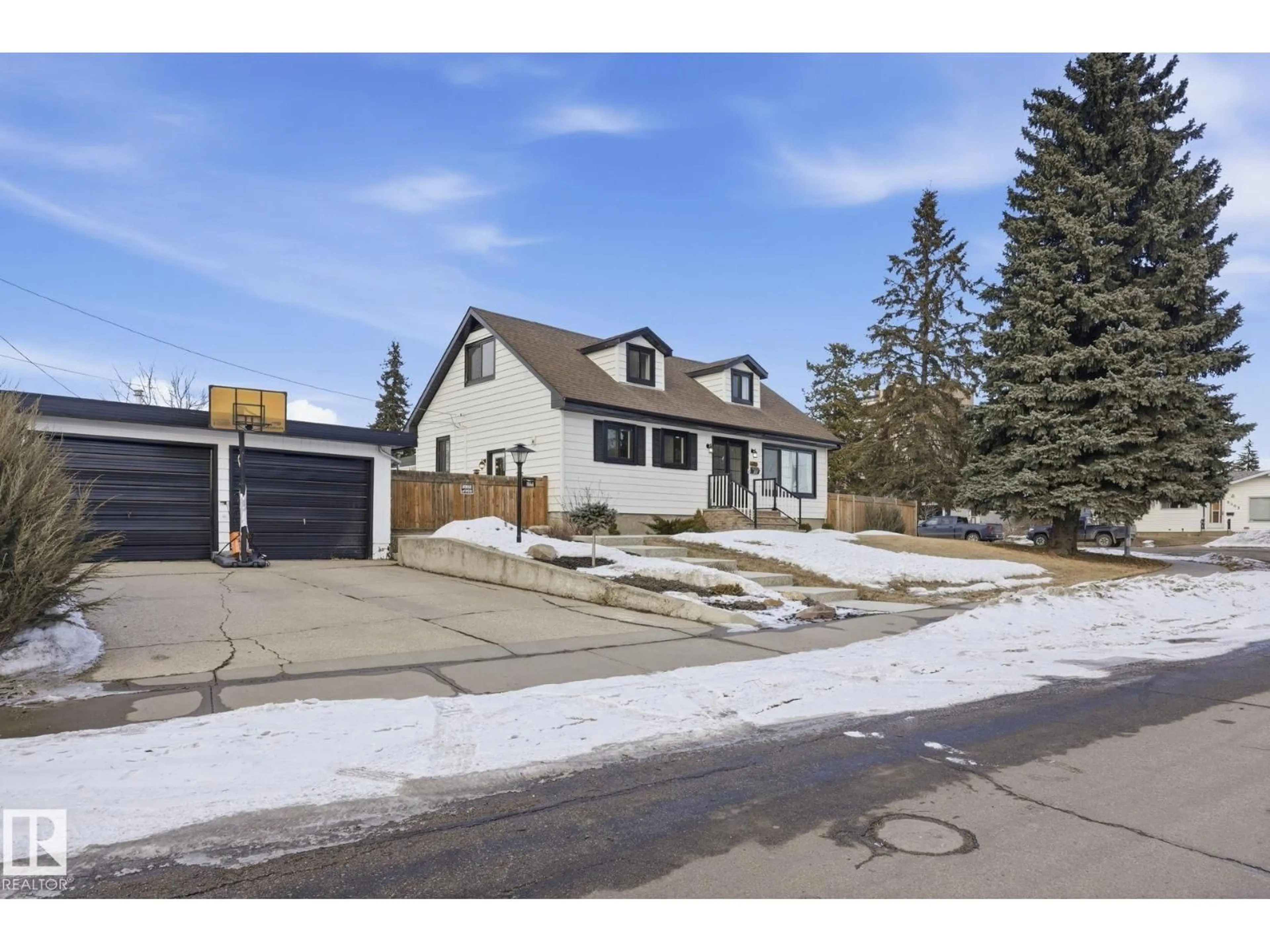 Unknown for 15702 86 AV, Edmonton Alberta T5R4C4