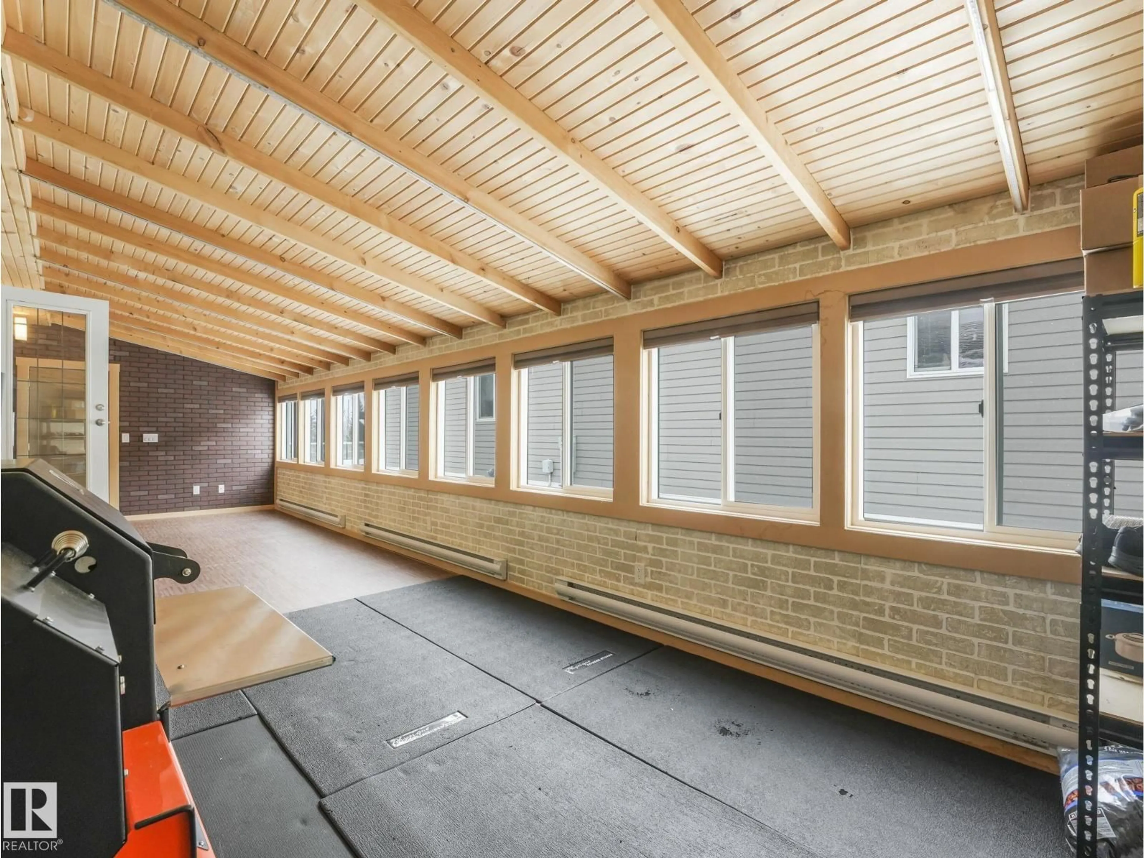 Indoor garage for Maple Ridge MH PA NW - 1634 66 AVE, Edmonton Alberta T6P0A6