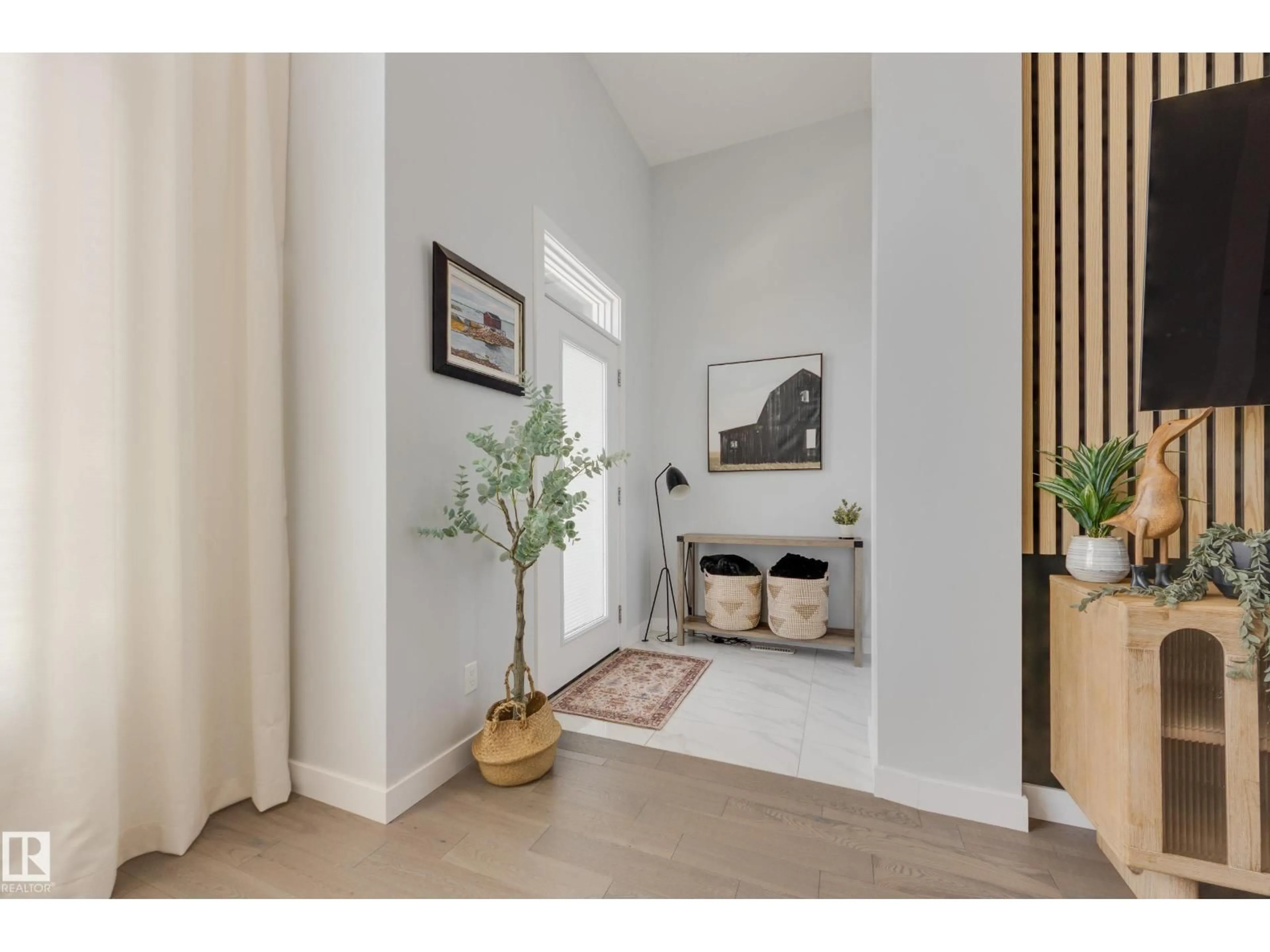 Indoor entryway for 9376 224 ST, Edmonton Alberta T5T7K3