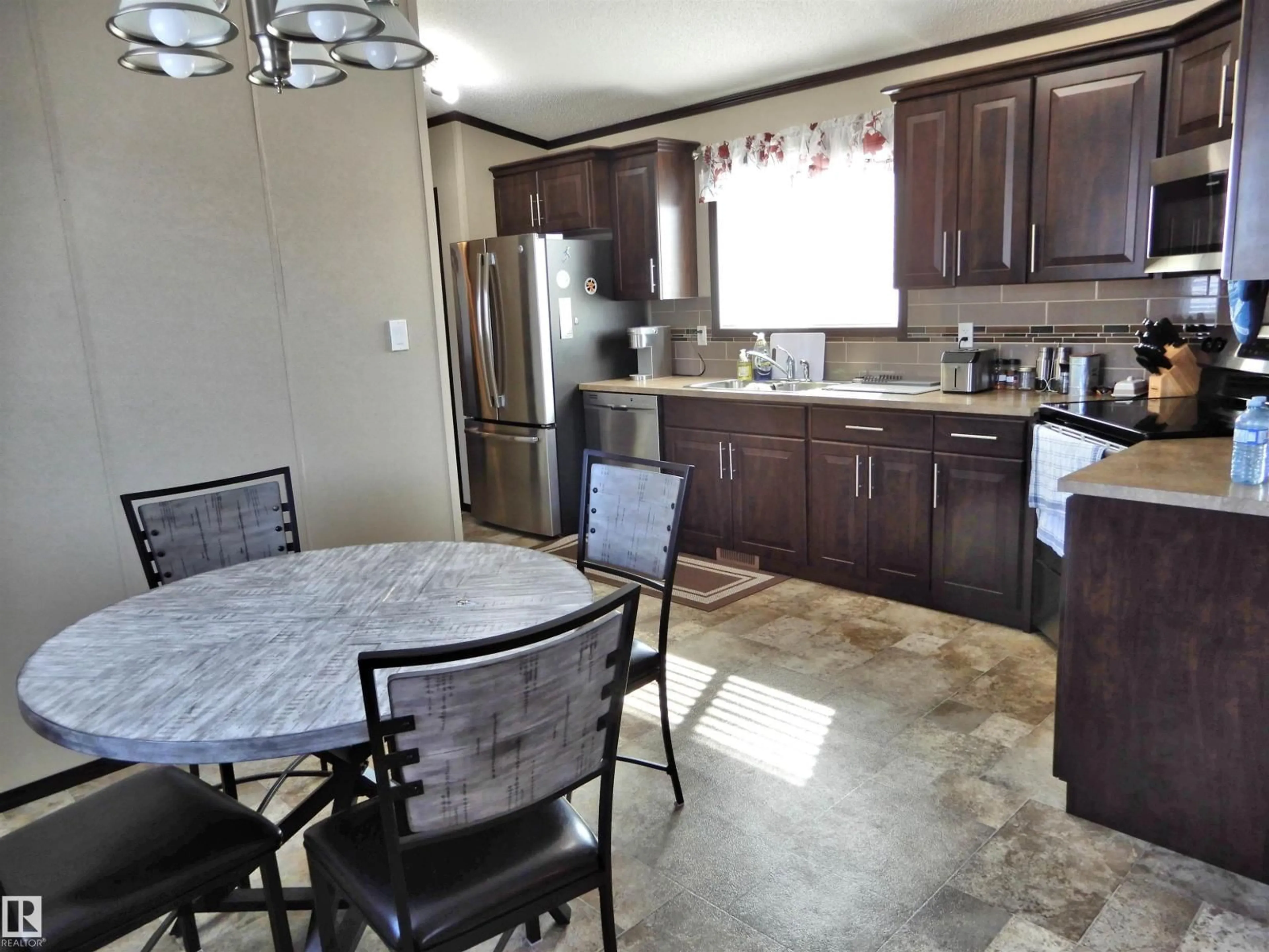 Open concept kitchen, ceramic/tile floor for 3 ASPEN AVENUE, Morinville Alberta T8R2P7