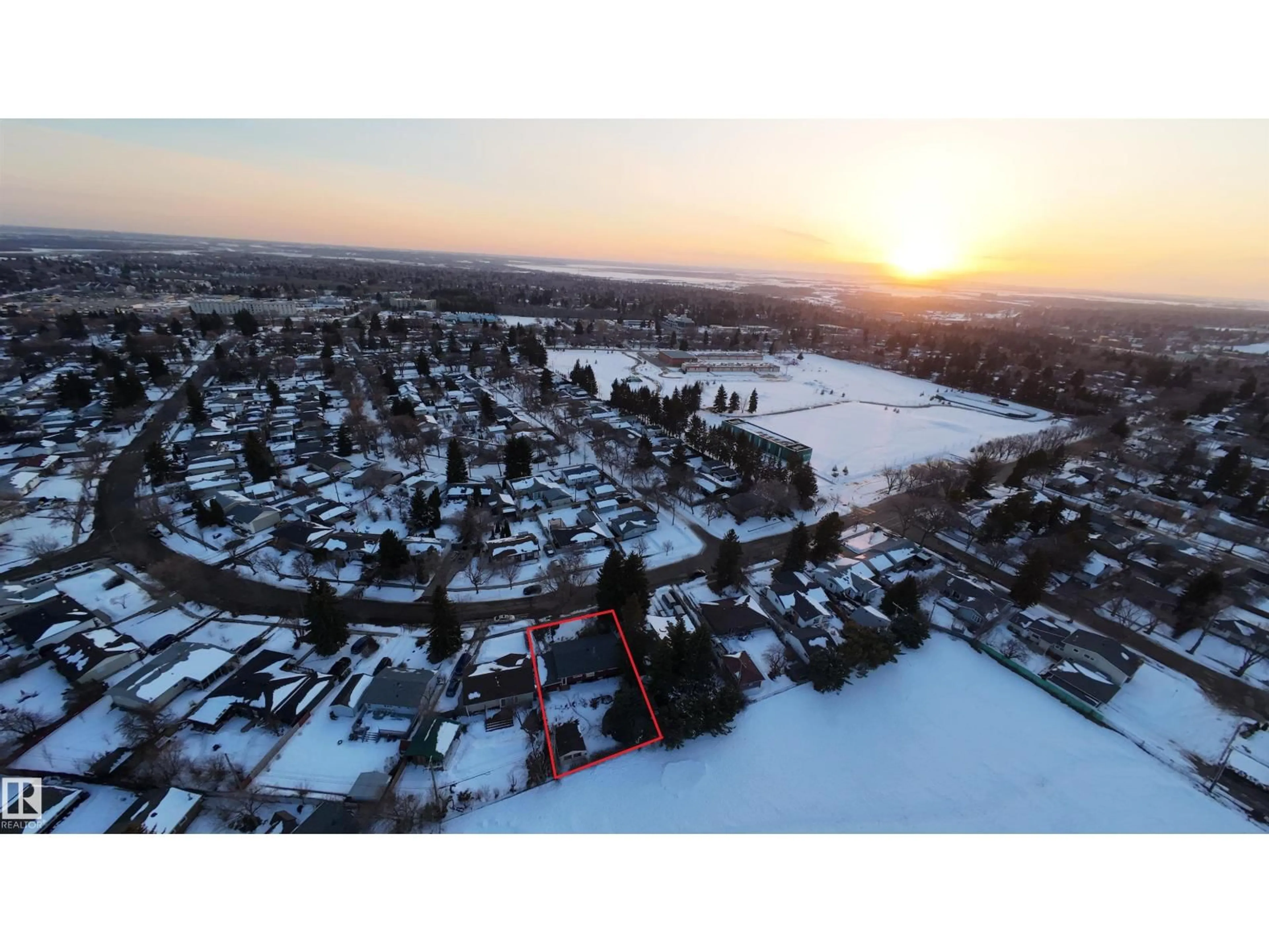 A pic from outside/outdoor area/front of a property/back of a property/a pic from drone, water/lake/river/ocean view for 56 SALISBURY AV, St. Albert Alberta T8N0M3