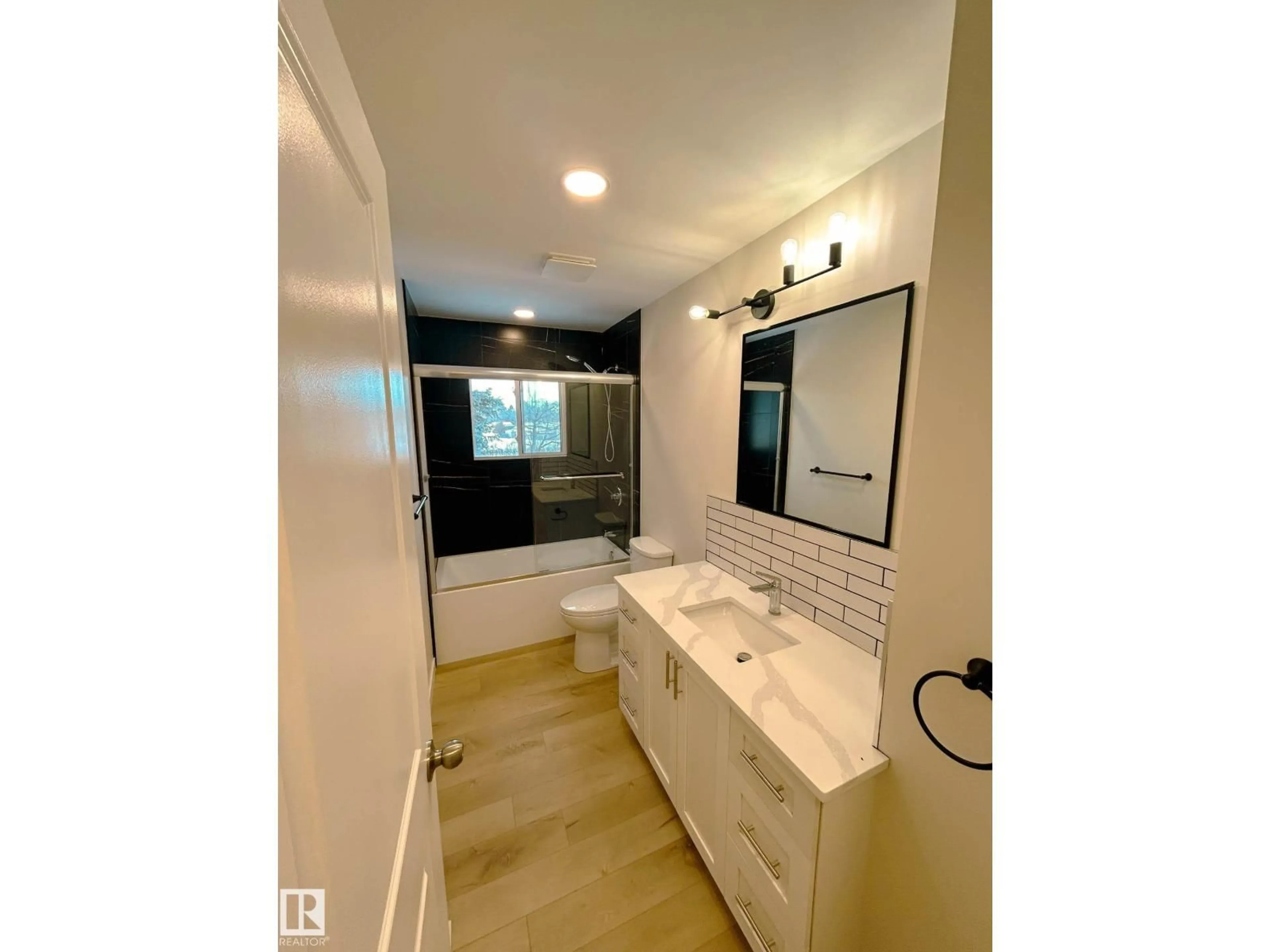 Contemporary bathroom, ceramic/tile floor for 56 SALISBURY AV, St. Albert Alberta T8N0M3