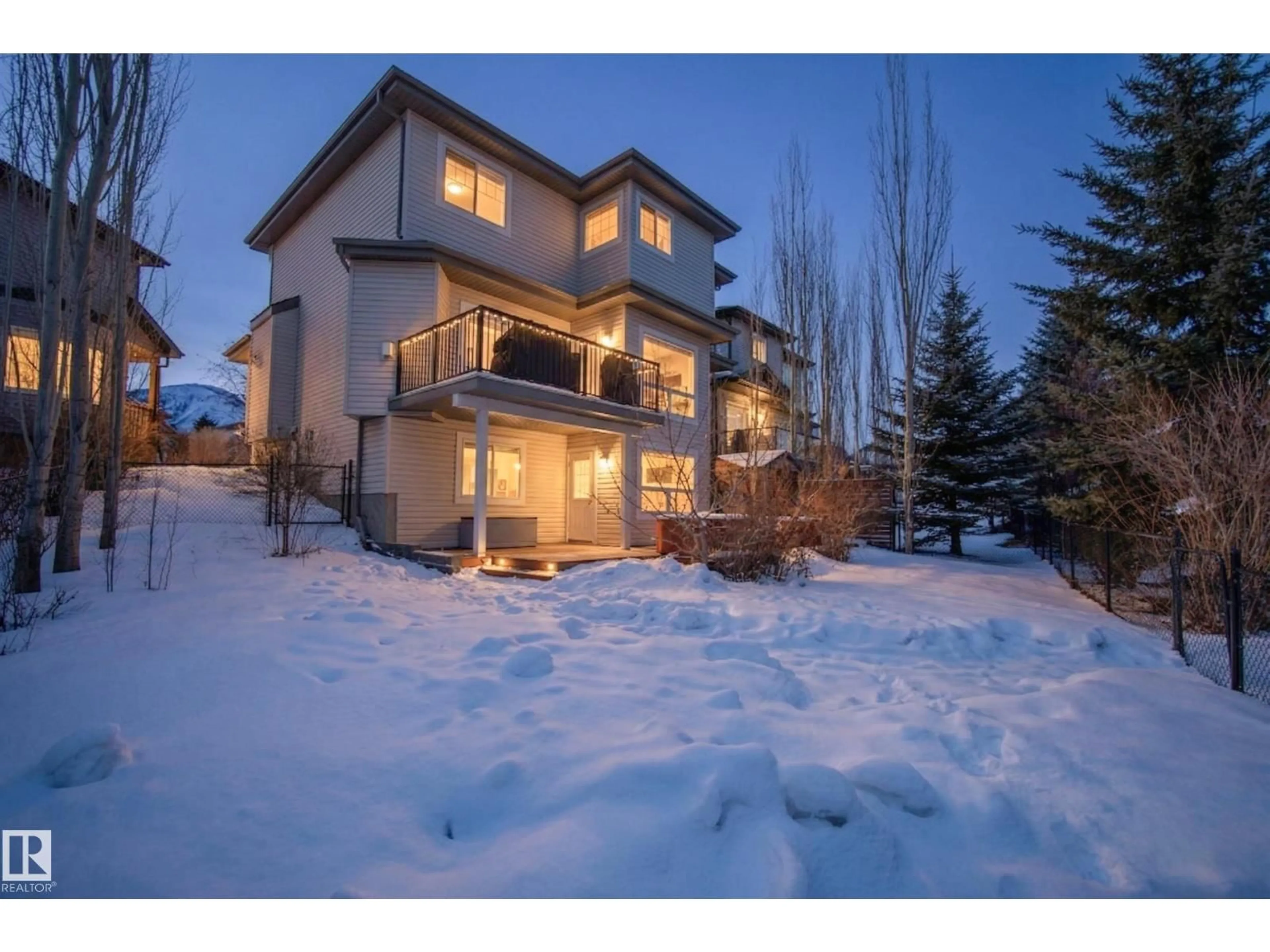 A pic from outside/outdoor area/front of a property/back of a property/a pic from drone, unknown for 20714 56A AV, Edmonton Alberta T6M0E7