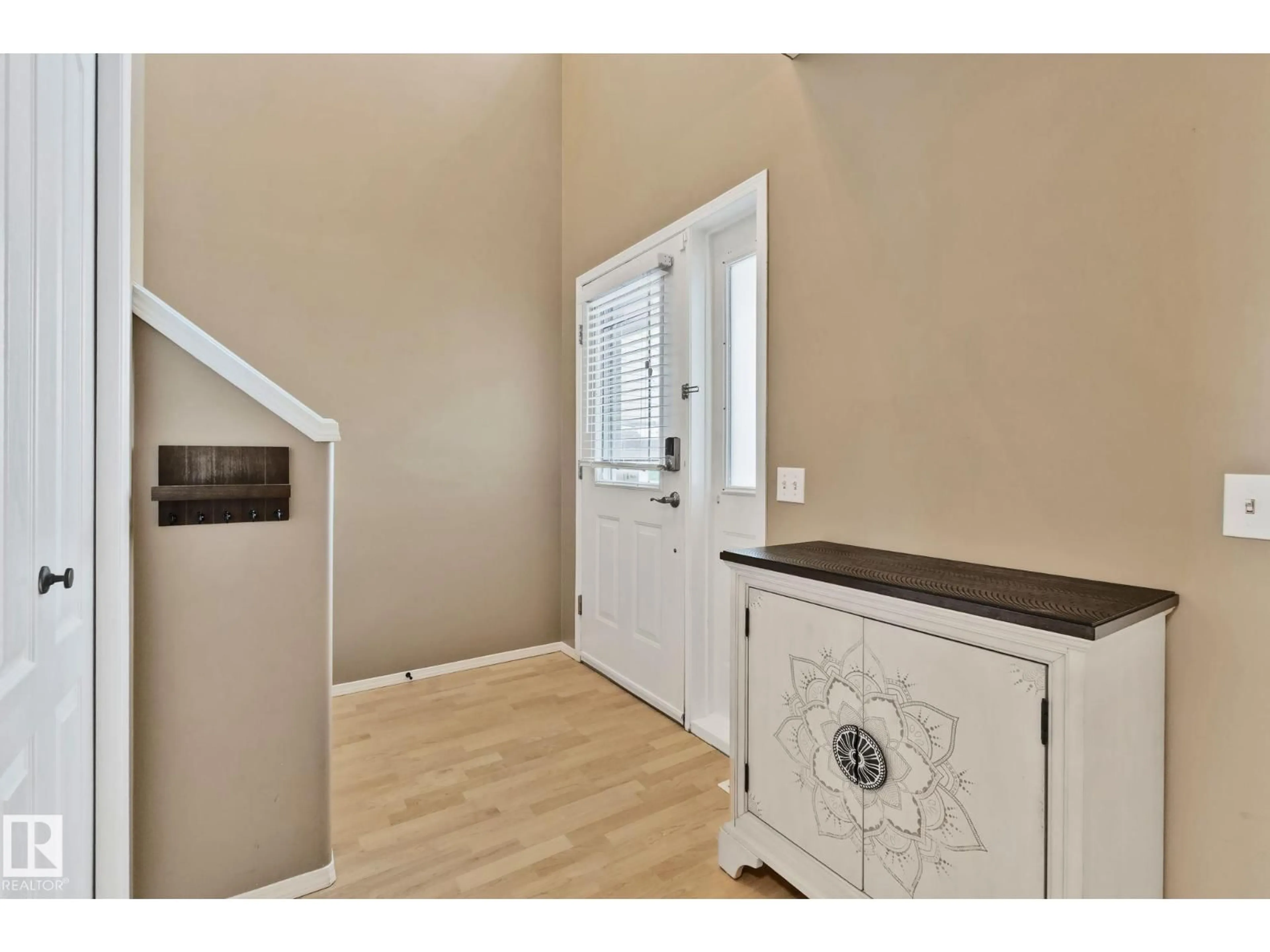 Indoor entryway for 15117 MILLER BV, Edmonton Alberta T5Y3A1