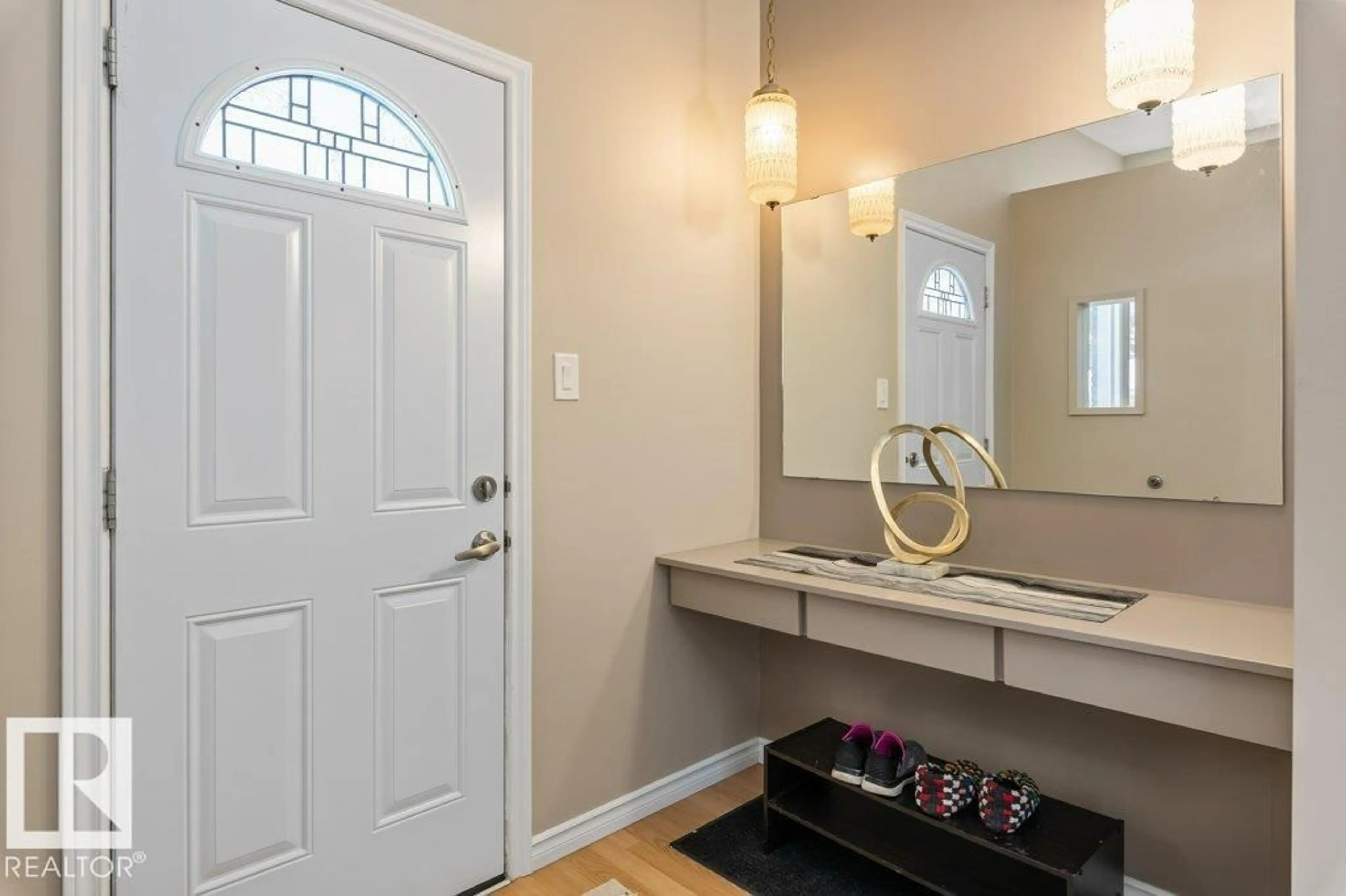 Indoor entryway for 24 GLENWOOD CR, St. Albert Alberta T8N1X5