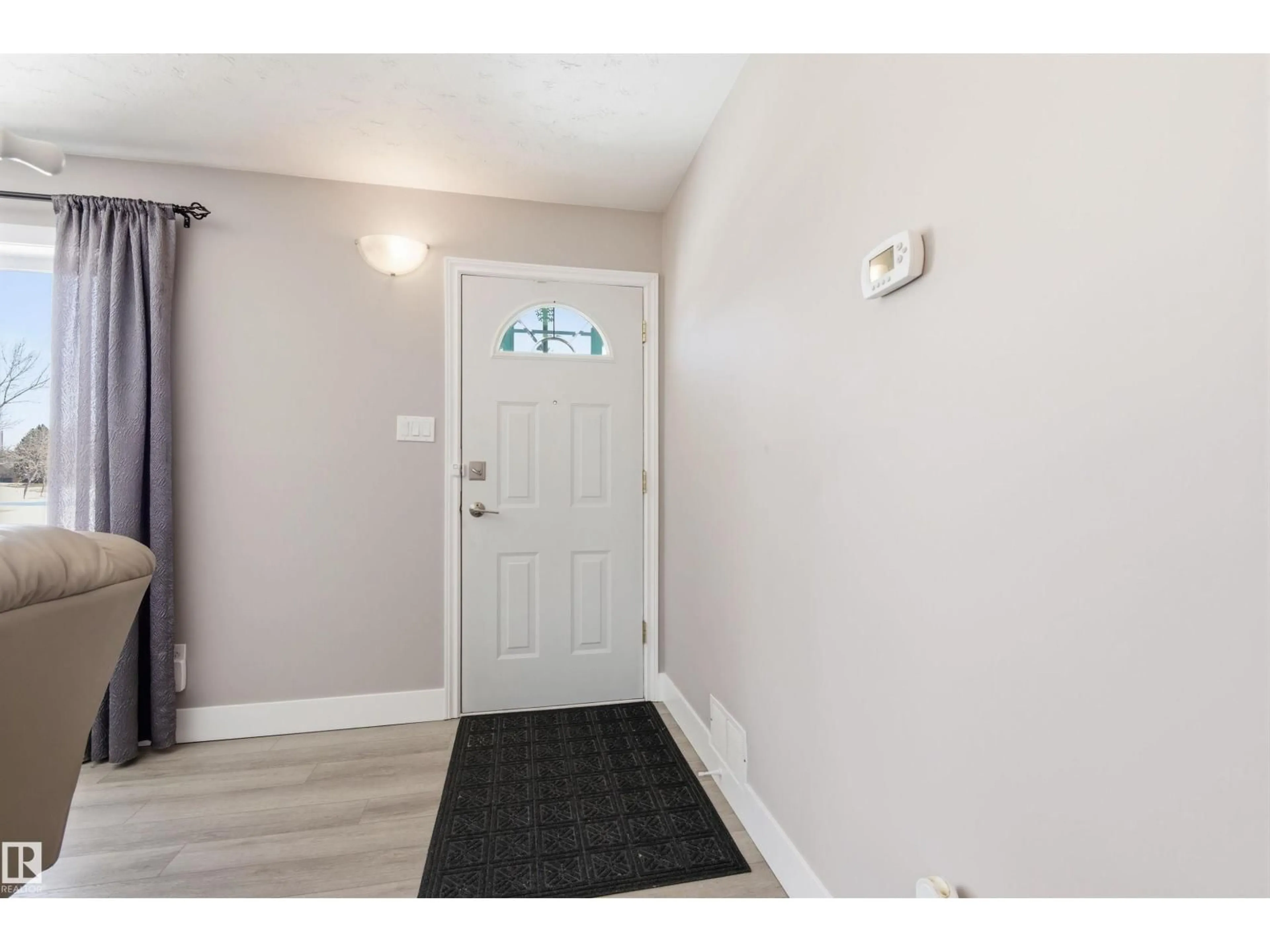 Indoor entryway for 12904 95 ST, Edmonton Alberta T5E3Y1