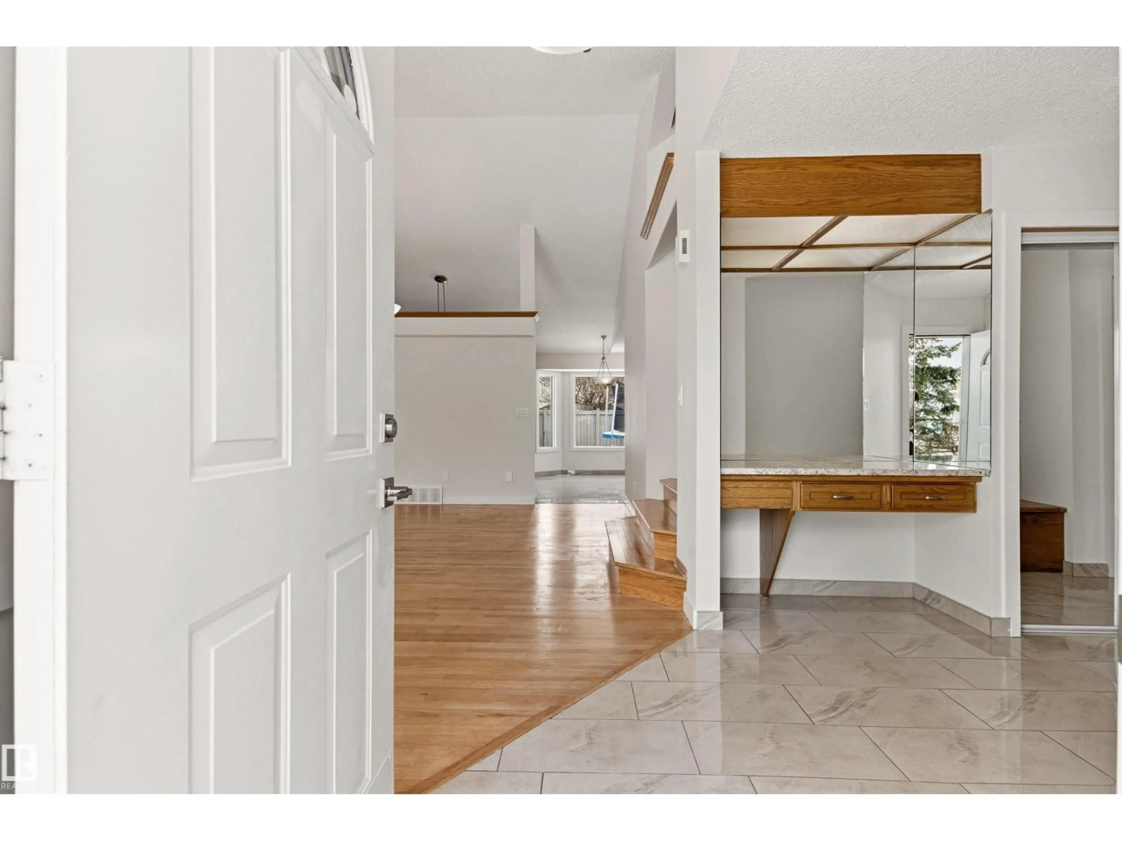 Indoor entryway for 3668 31A ST NW, Edmonton Alberta T6T1H6