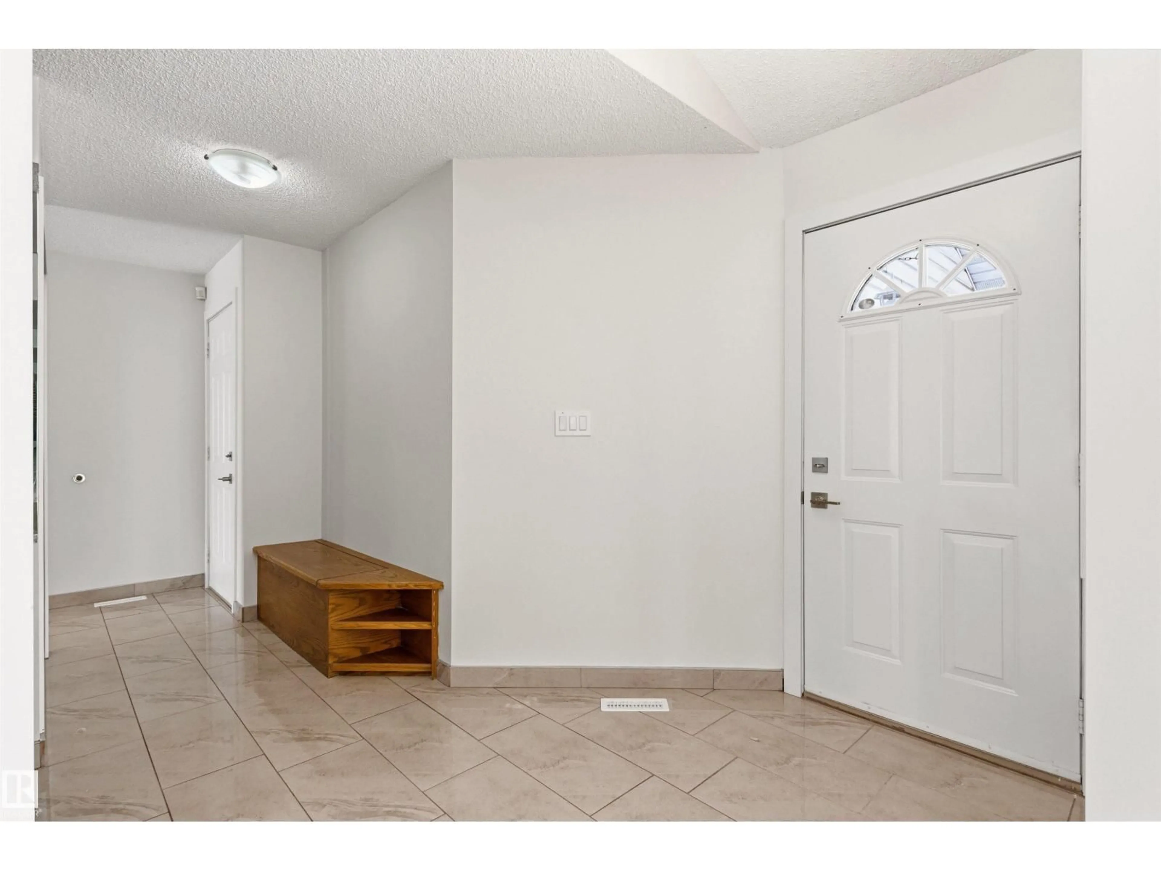 Indoor entryway for 3668 31A ST NW, Edmonton Alberta T6T1H6