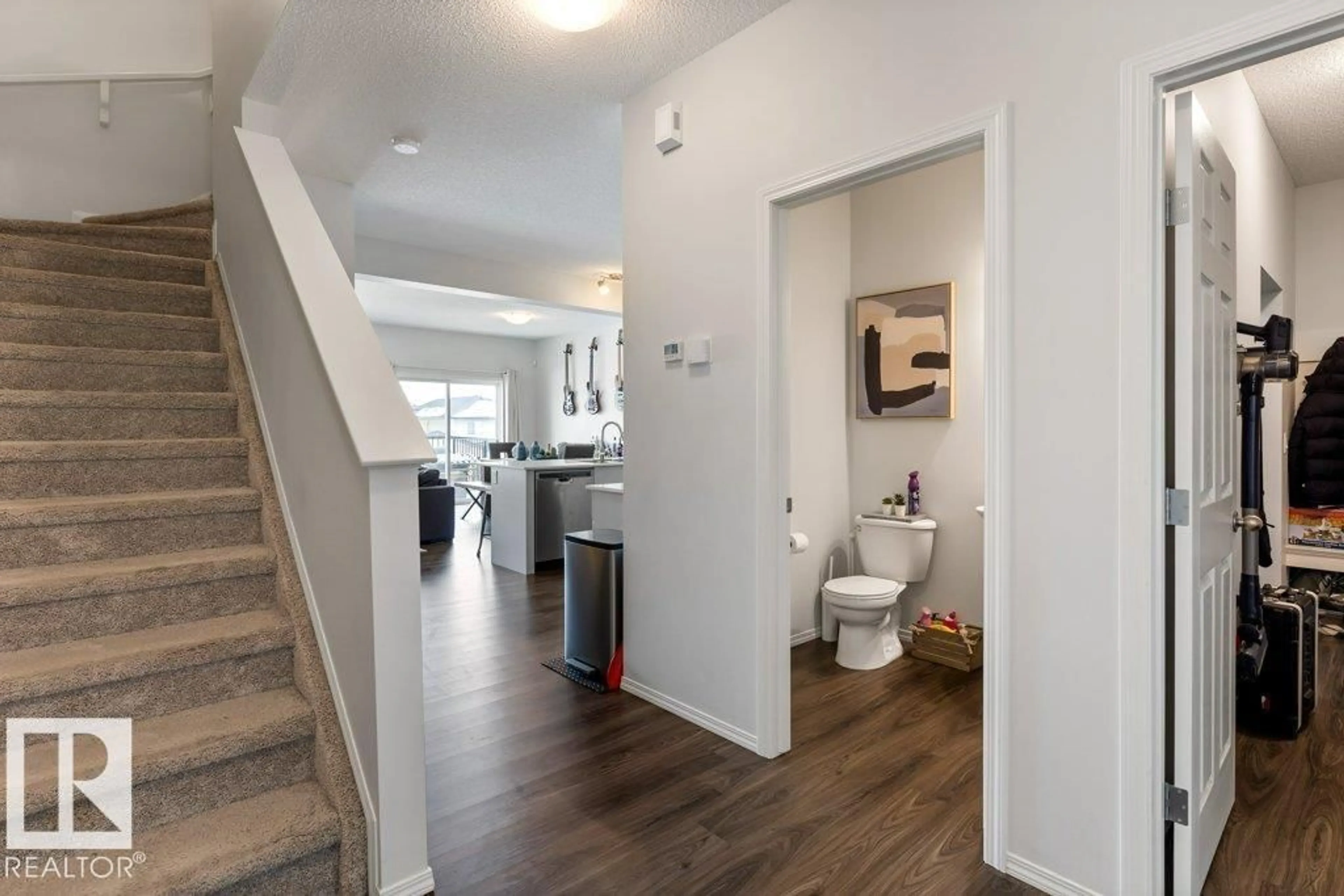 Indoor entryway for 9939 222 ST, Edmonton Alberta T5T7L8