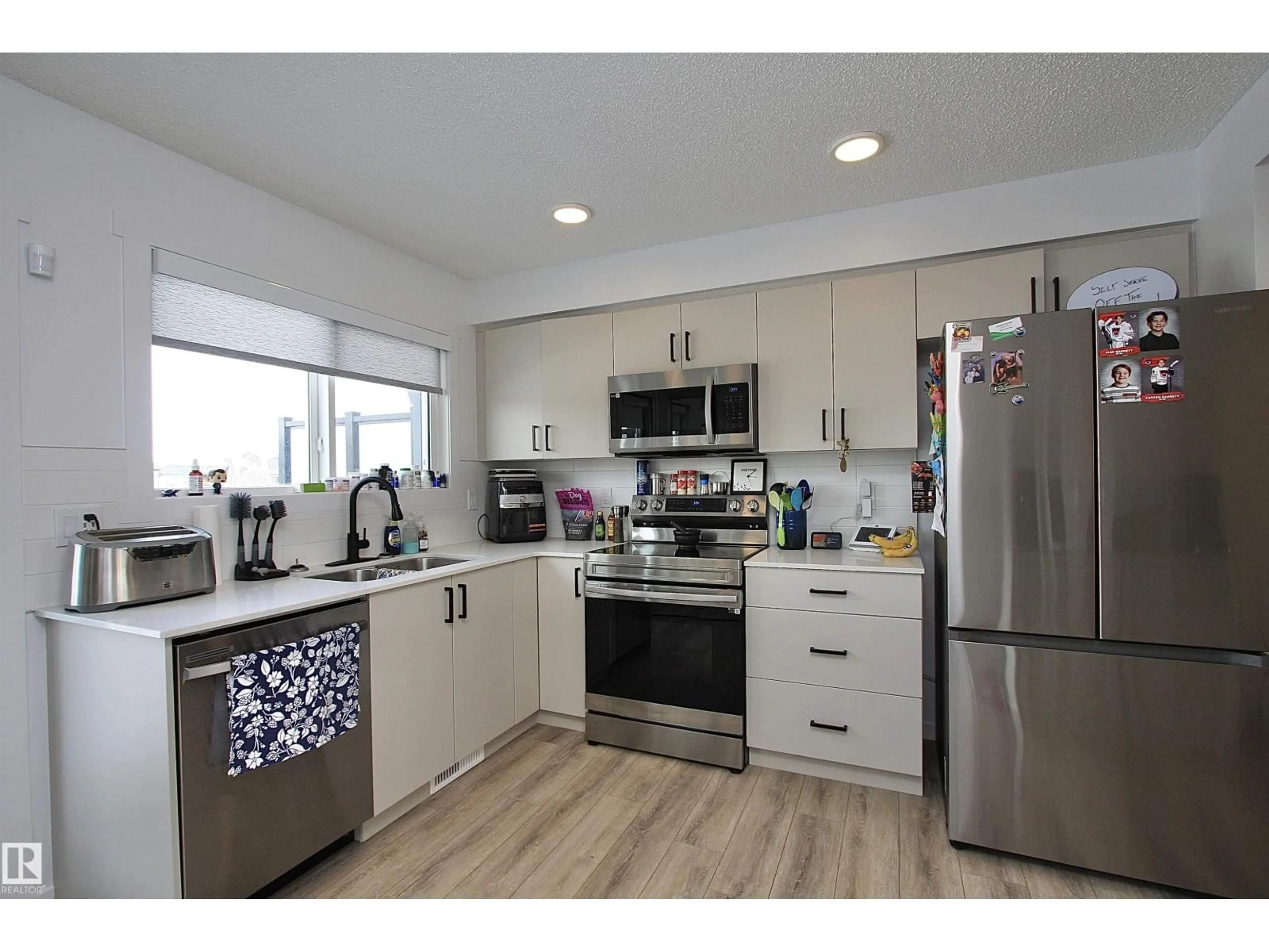 Open concept kitchen, unknown for 253 MARQUIS BV, Edmonton Alberta T5Y4E7