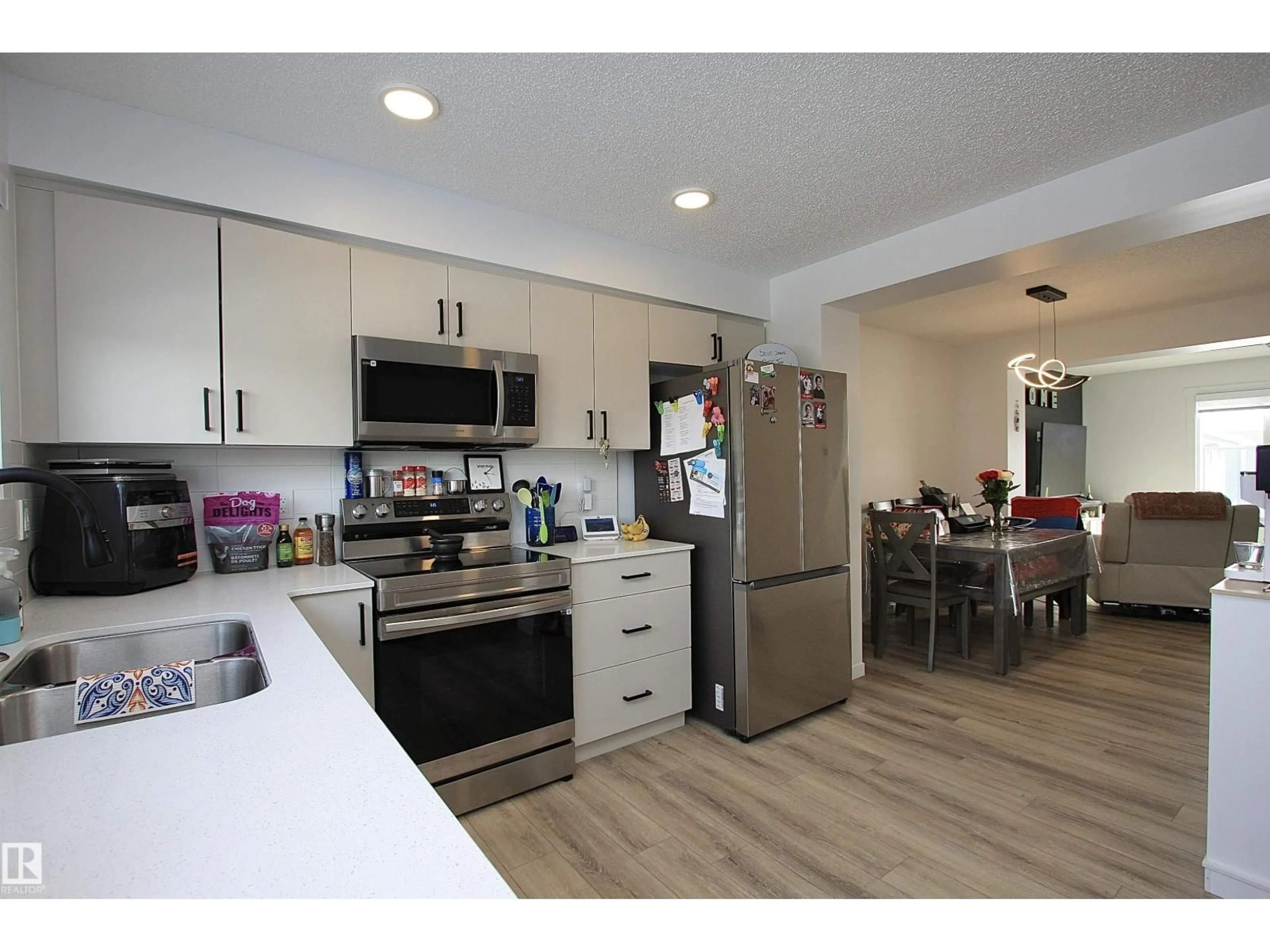 Open concept kitchen, unknown for 253 MARQUIS BV, Edmonton Alberta T5Y4E7