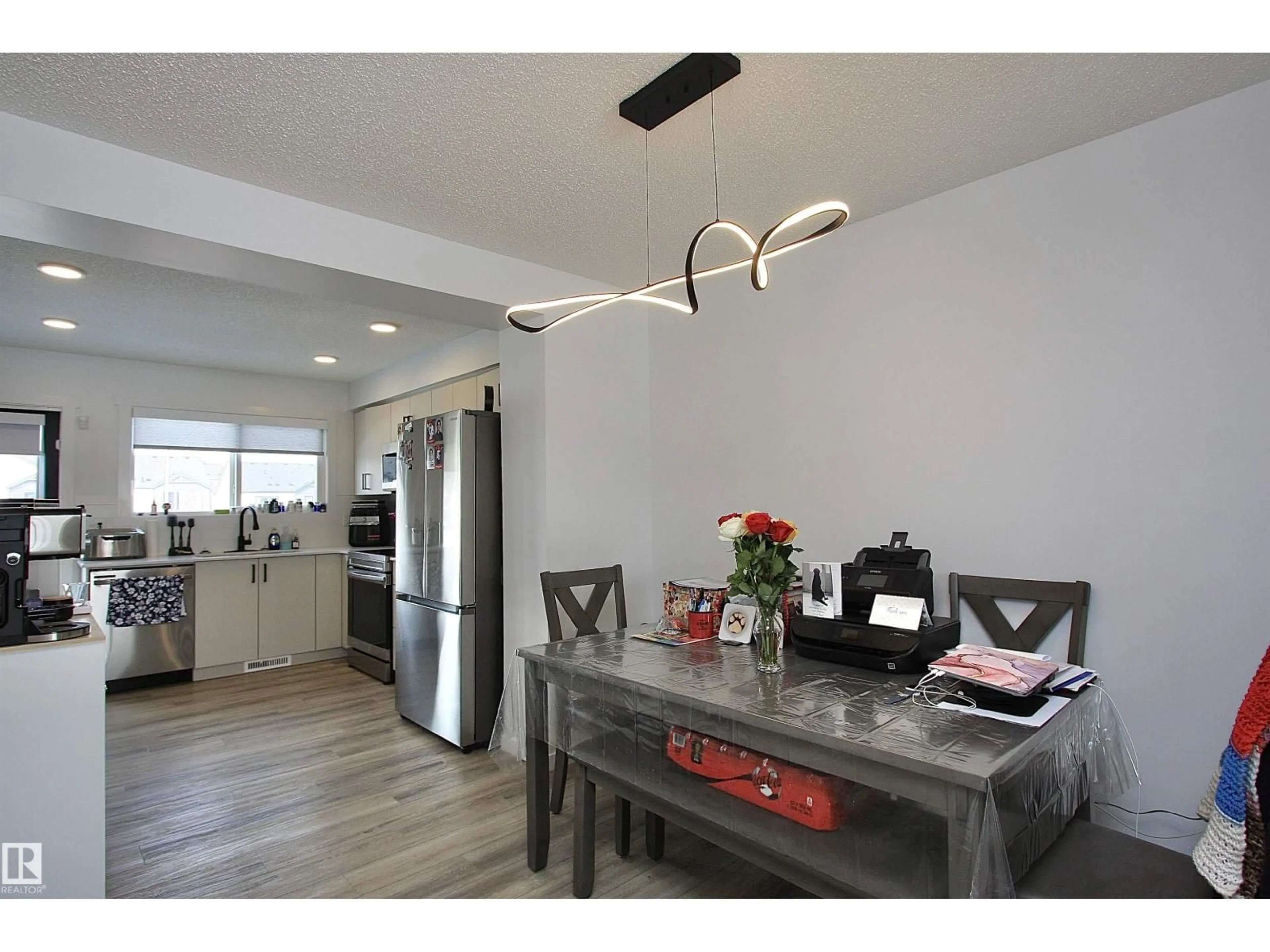 Open concept kitchen, unknown for 253 MARQUIS BV, Edmonton Alberta T5Y4E7