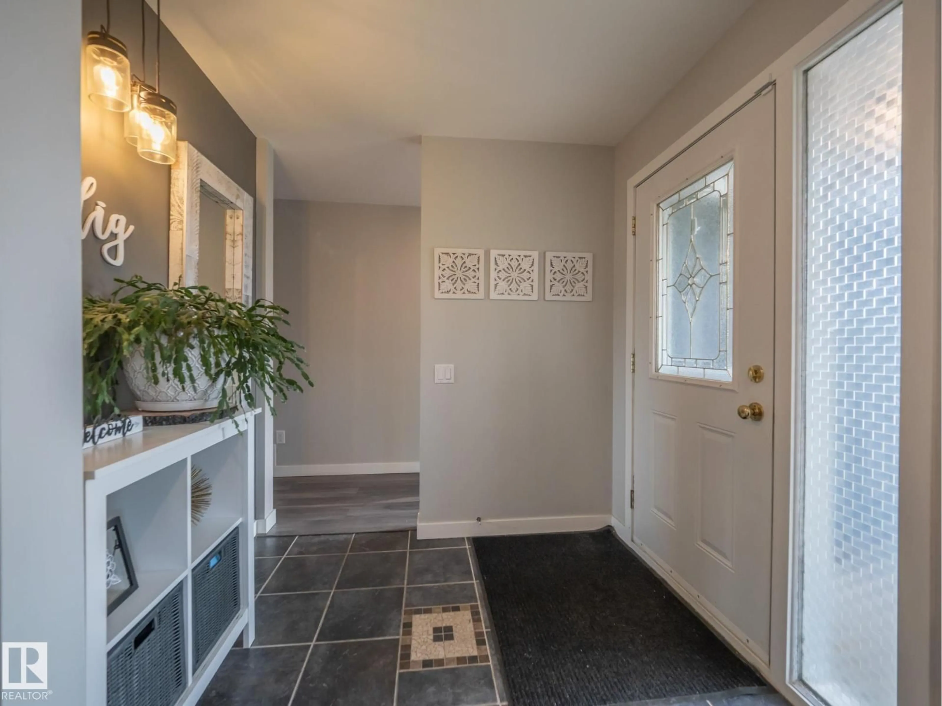 Indoor entryway for 9319 OTTEWELL RD, Edmonton Alberta T6B2G4