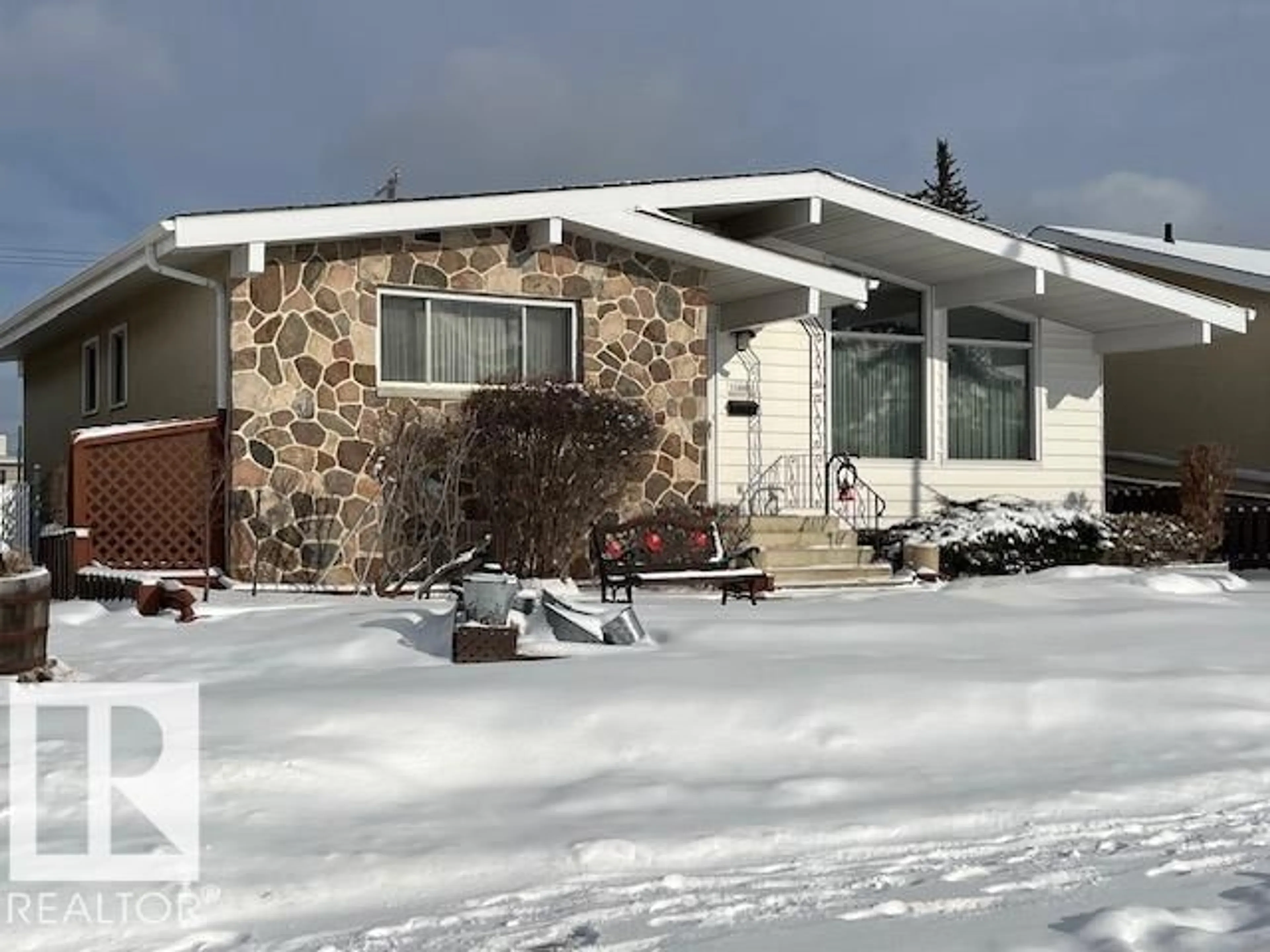 Home with vinyl exterior material, unknown for 11003 144 ST, Edmonton Alberta T5N2W4