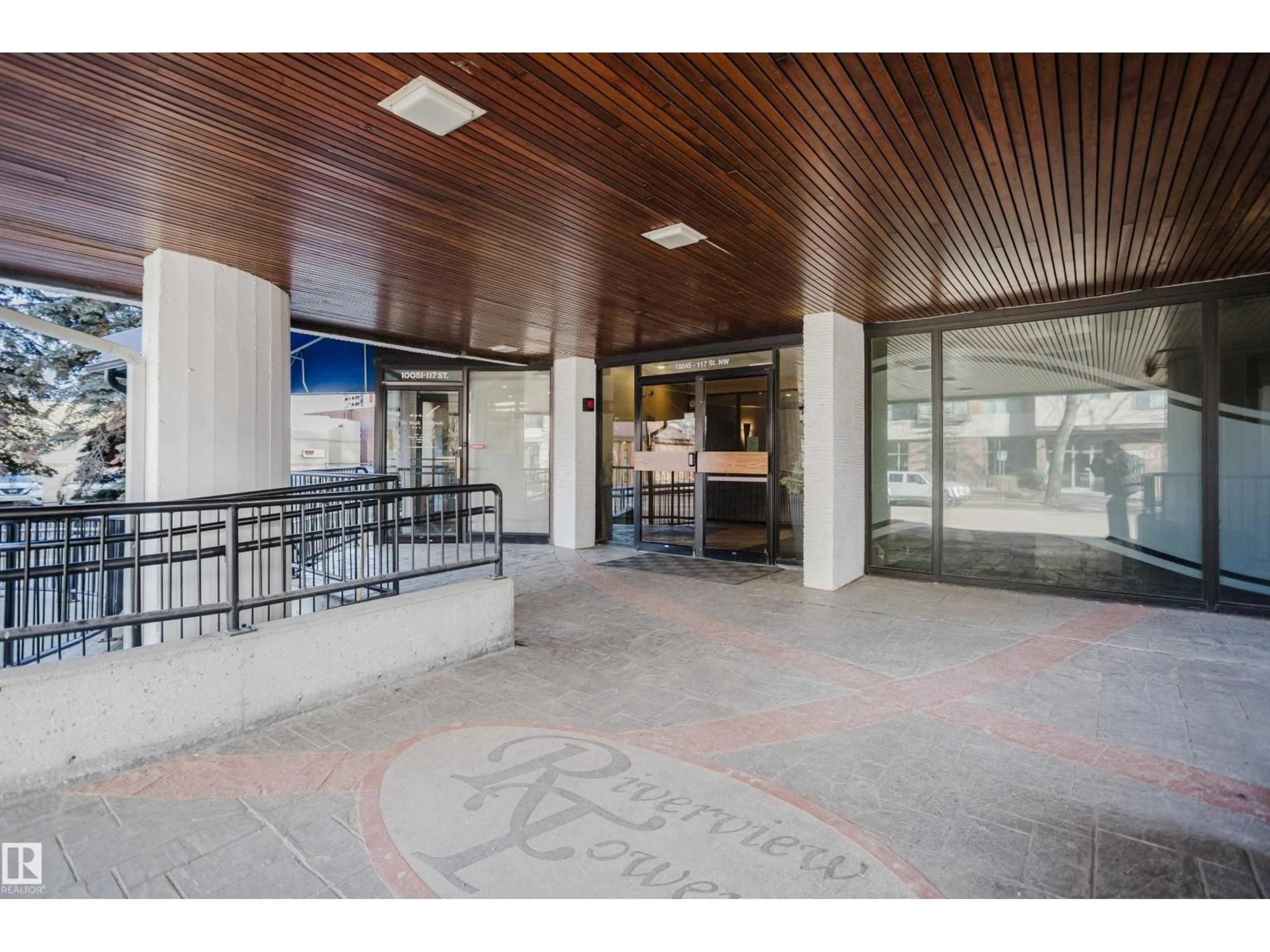 Indoor foyer for #402 - 10045 117 ST, Edmonton Alberta T5K1W8