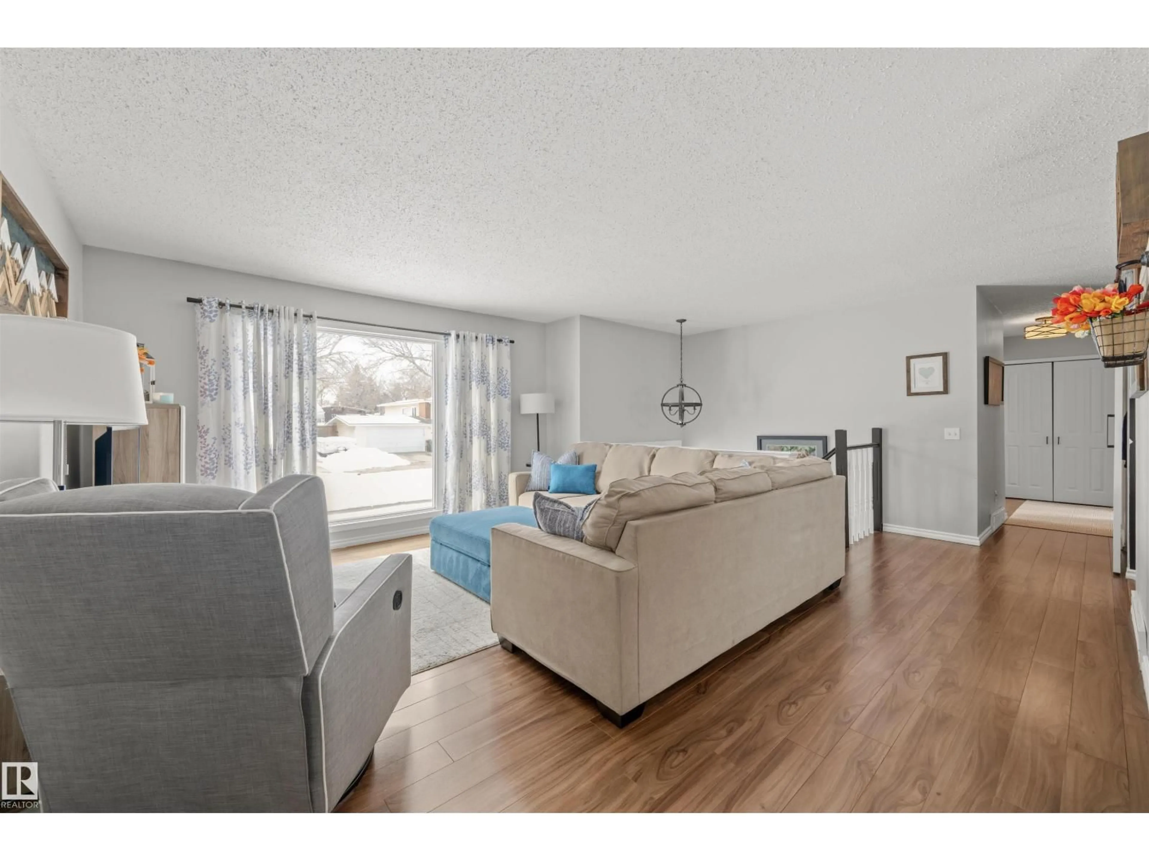 Living room with furniture, wood/laminate floor for 15 ARBOR CR, St. Albert Alberta T8N2T8