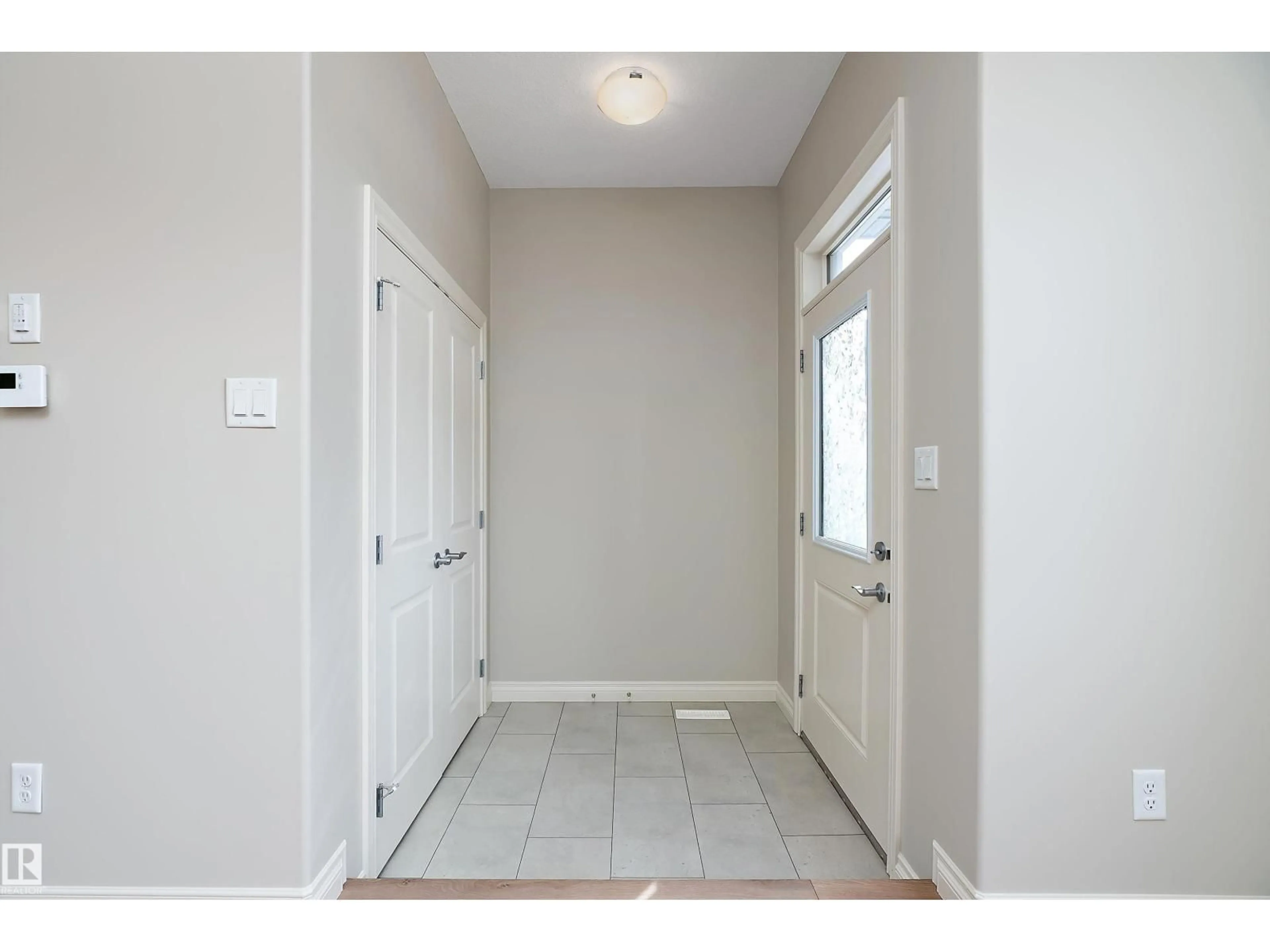 Indoor entryway for 8707 221 ST, Edmonton Alberta T5T7H7