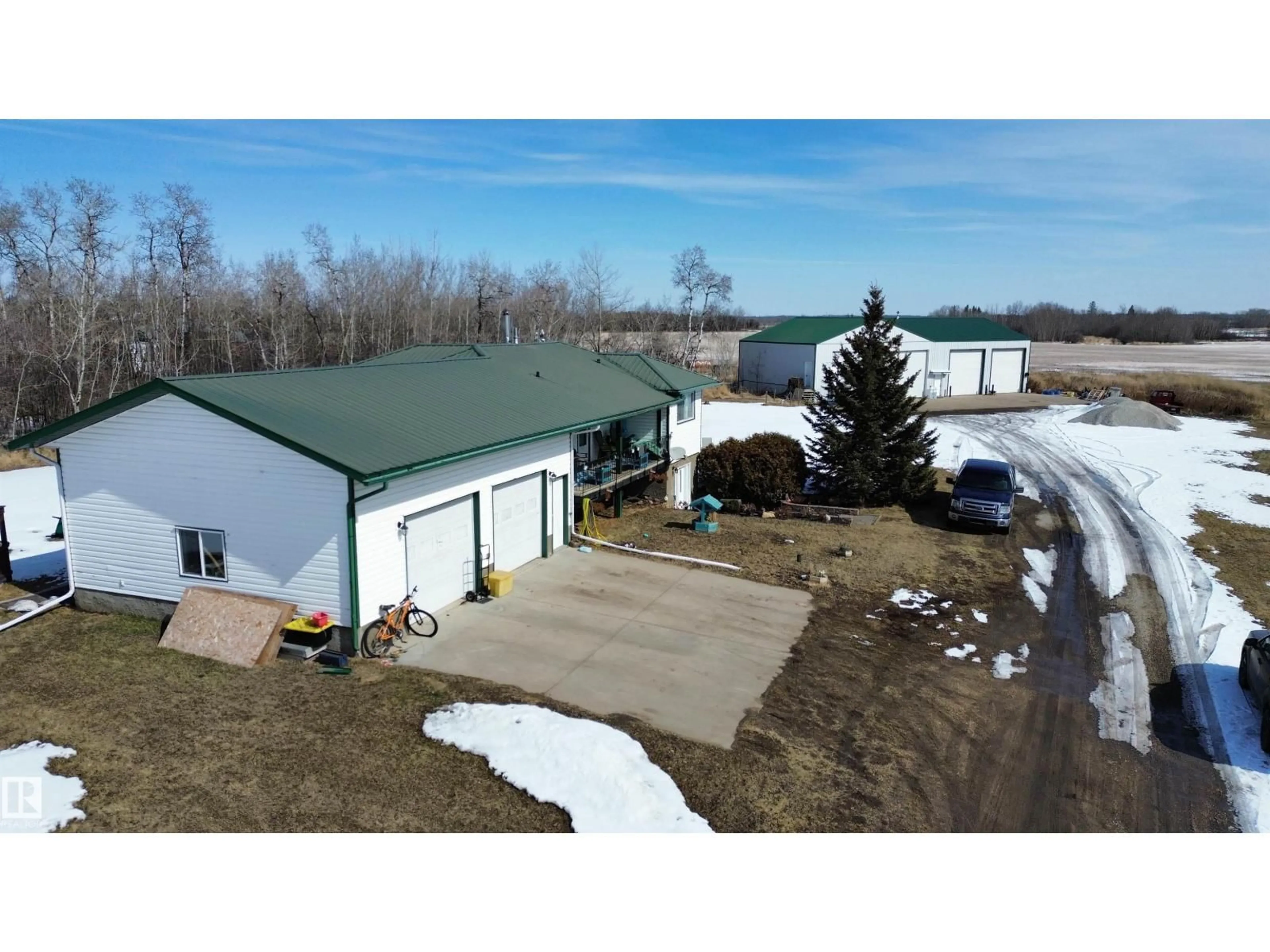 A pic from outside/outdoor area/front of a property/back of a property/a pic from drone, building for 475031B RGE ROAD 251, Rural Wetaskiwin County Alberta T0C1Z0