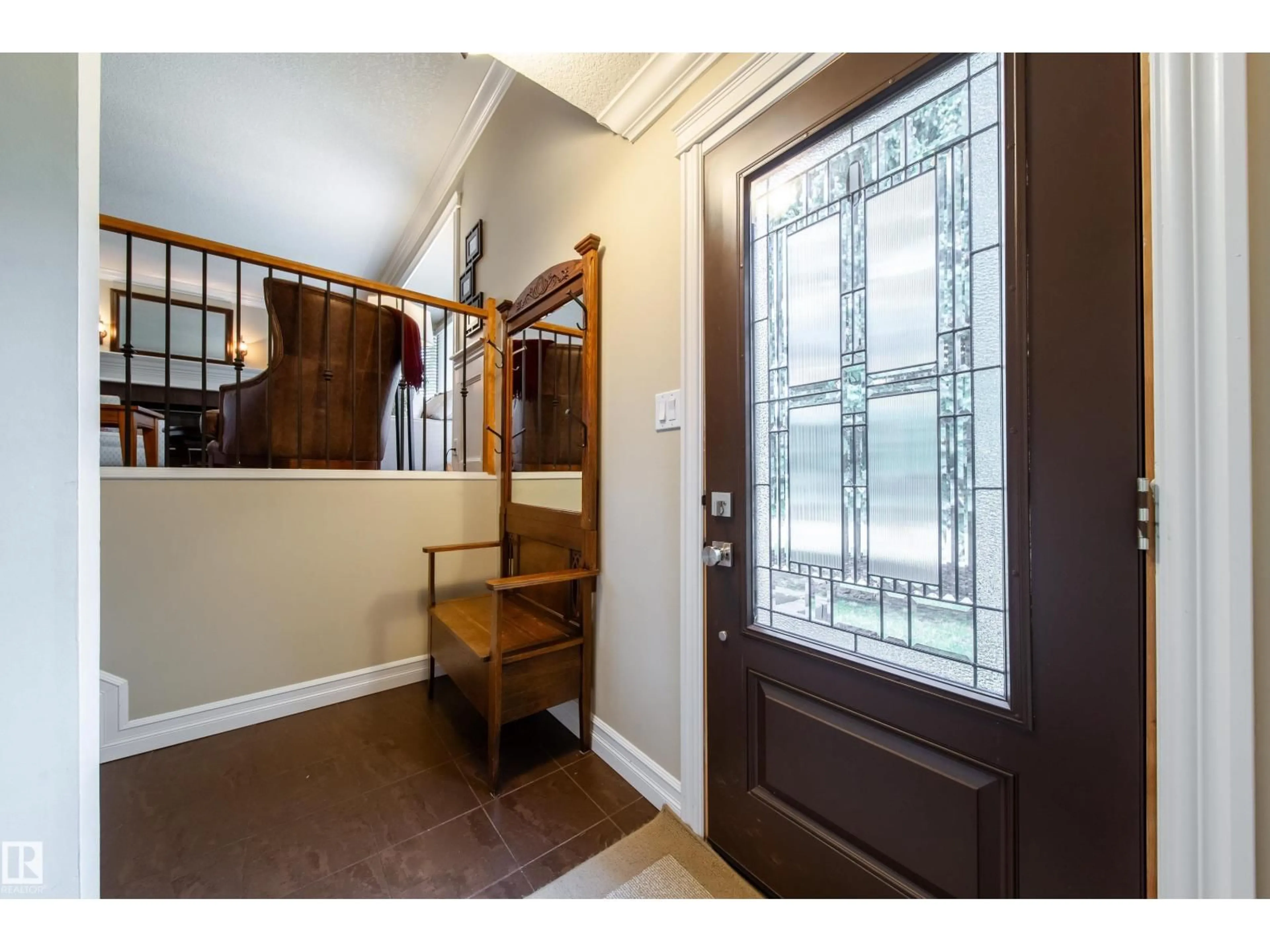 Indoor entryway for 4128 125 ST, Edmonton Alberta T6J2A3