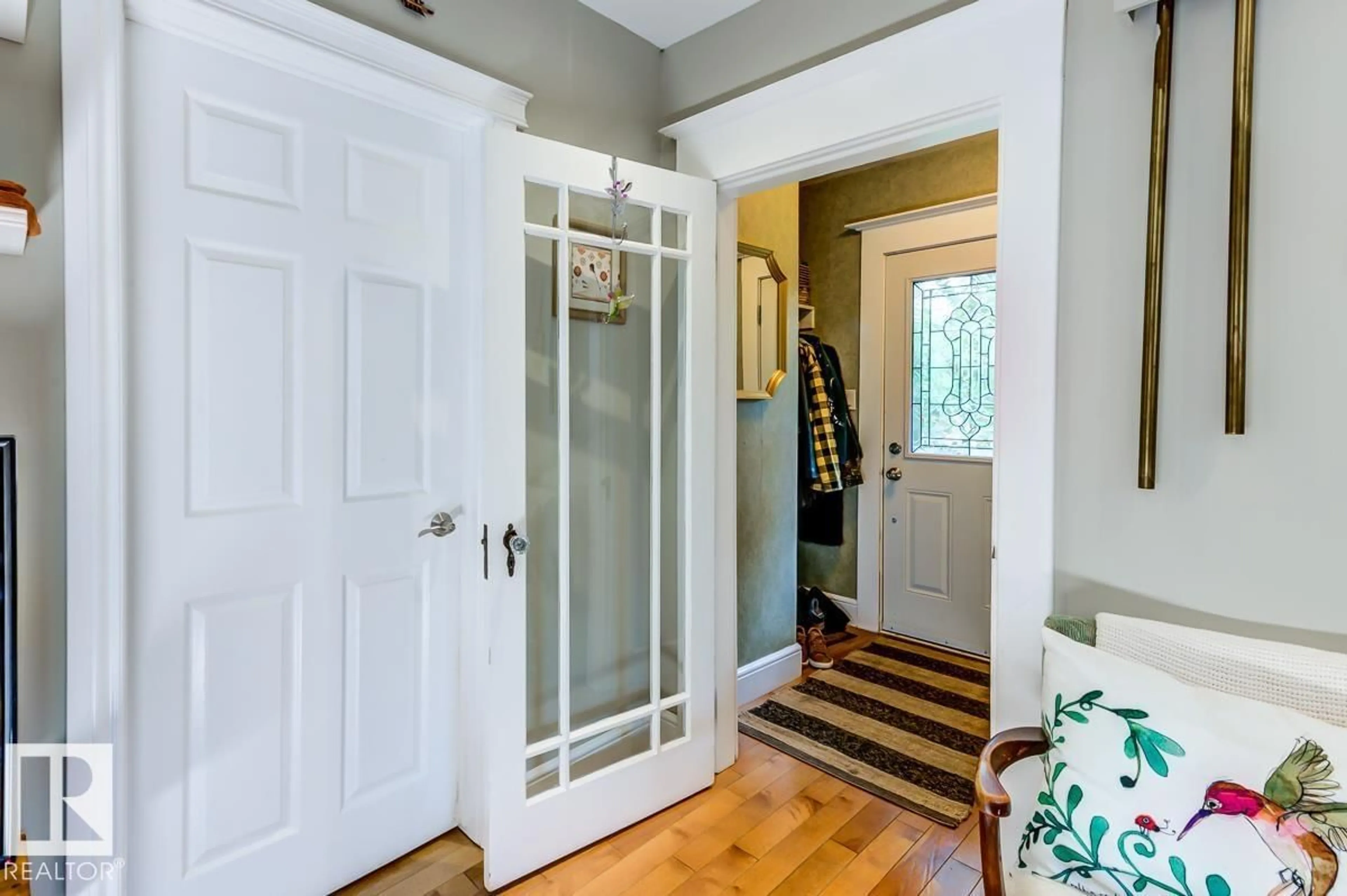 Indoor entryway for 10950 73 AV, Edmonton Alberta T6G0C2