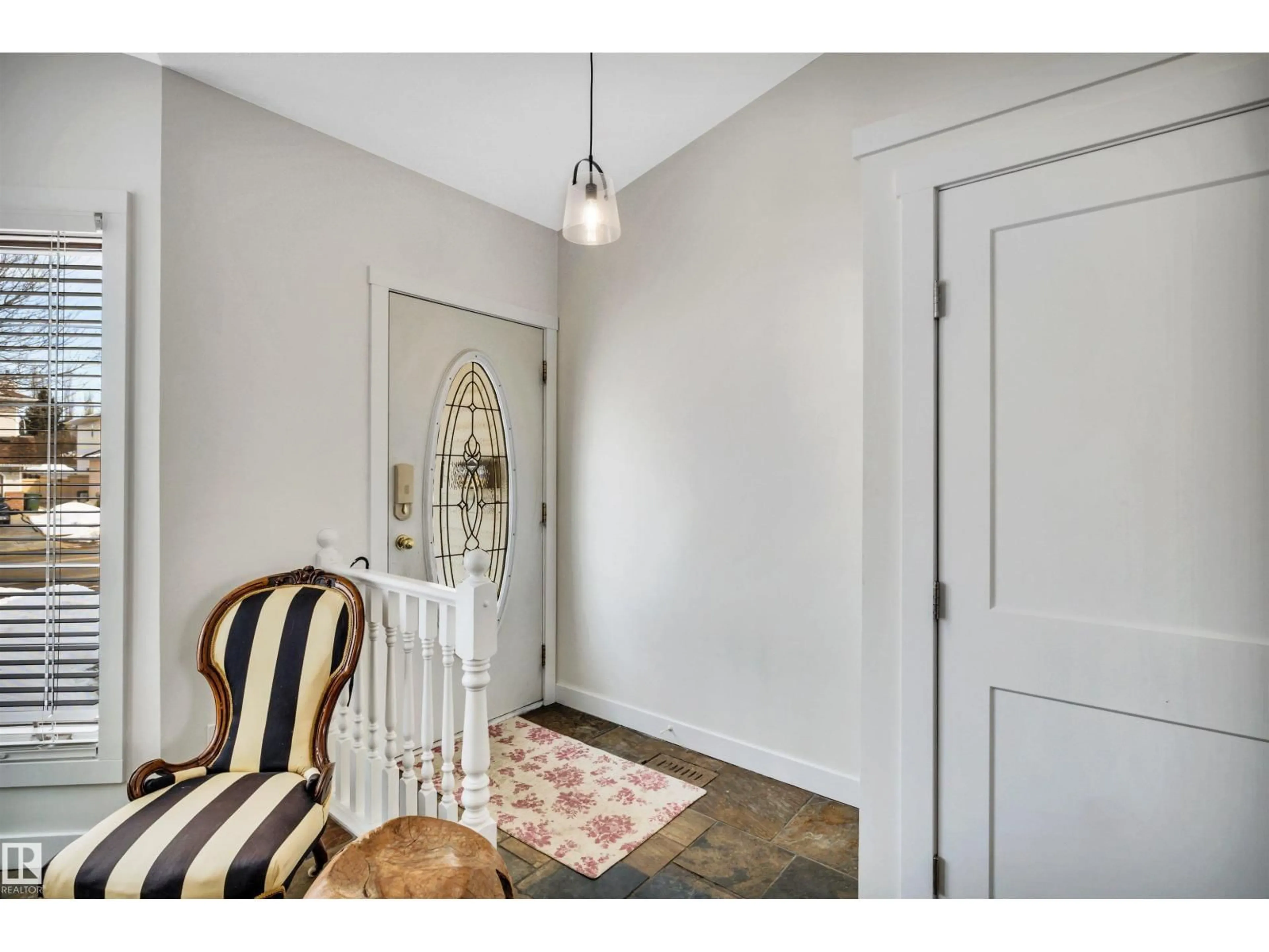 Indoor entryway for 9 EBONY WY, St. Albert Alberta T8N5X4