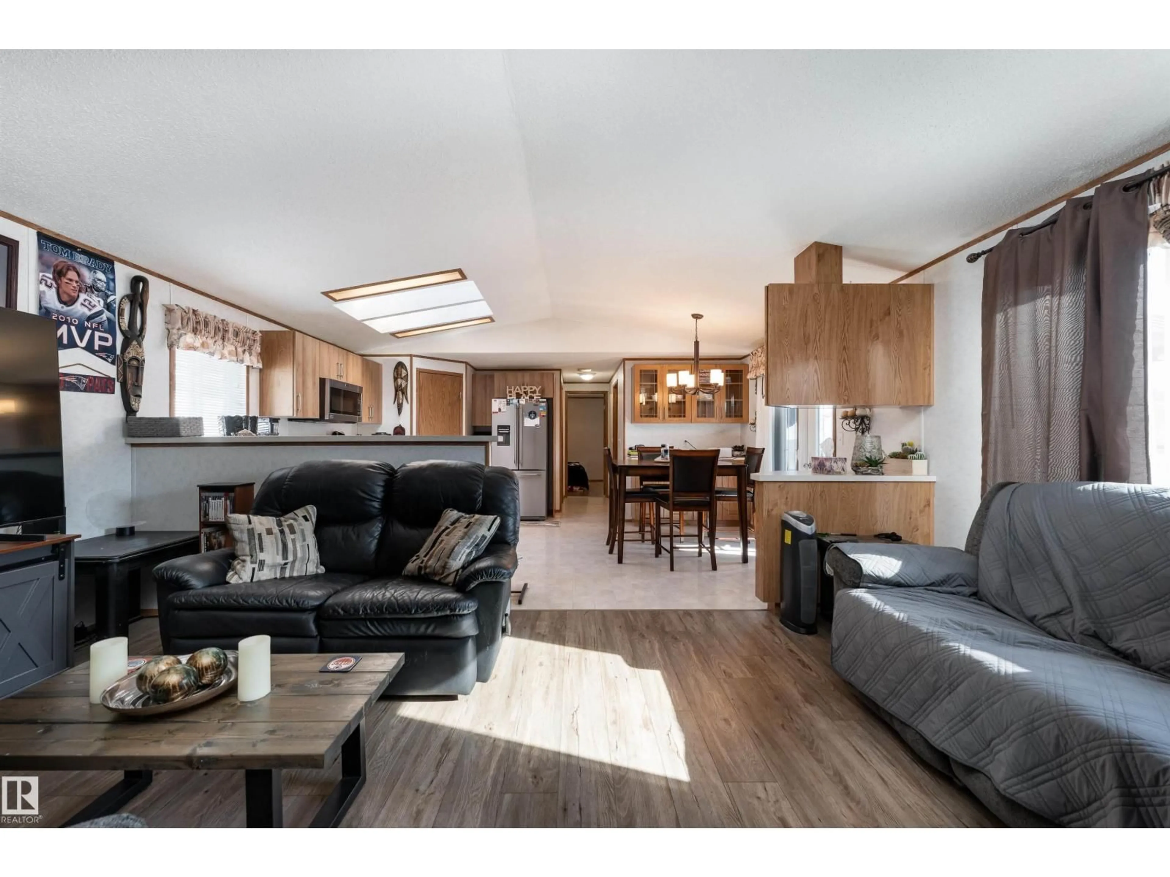 Open concept kitchen, wood/laminate floor for 1663 JUBILEE CR, Sherwood Park Alberta T8H2J4